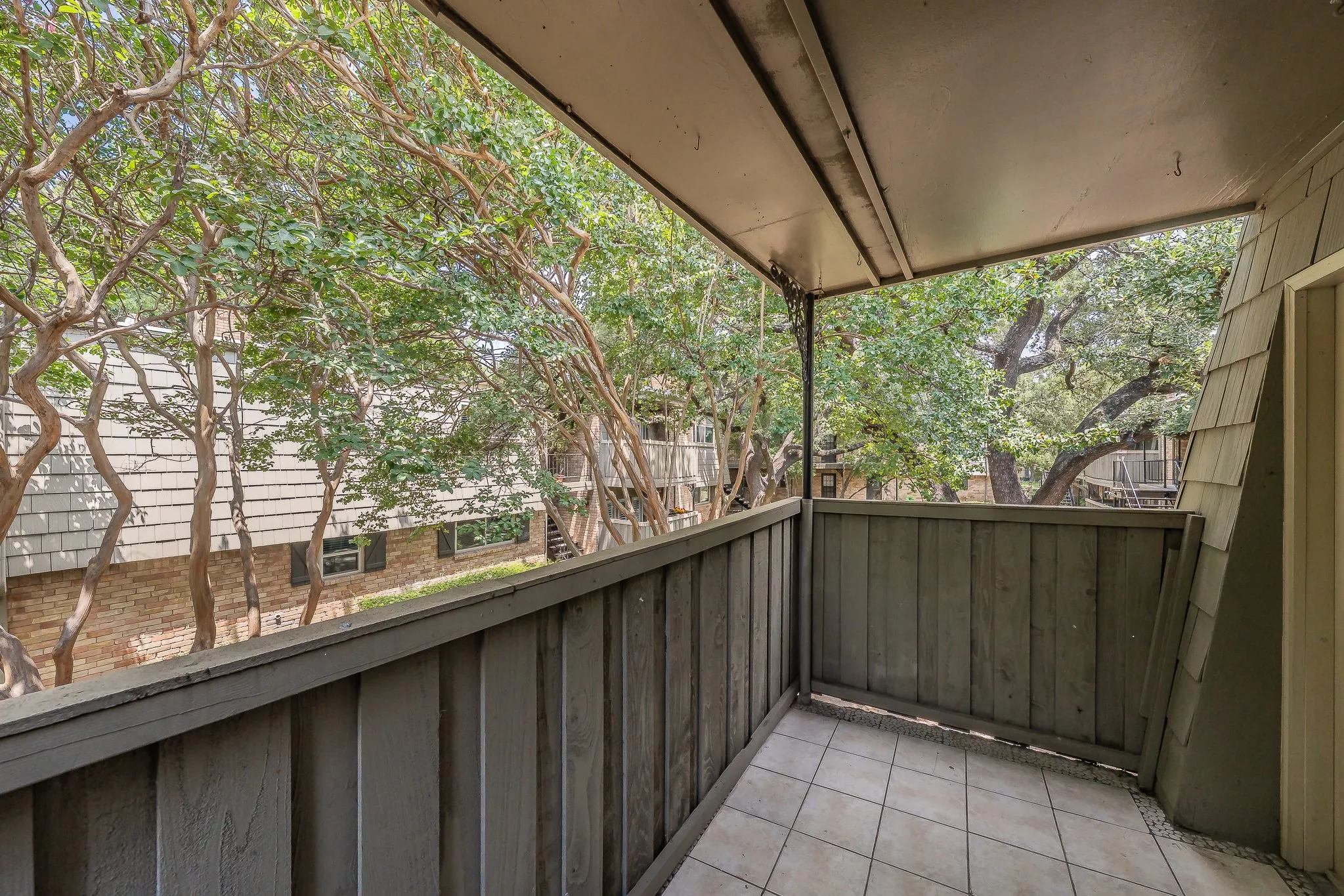 Condominium For Rent in Dallas County , 7706 Meadow Road 225, Dallas, Texas 75230, 2 Bedroom, 2 Bathroom, Garage spaces, 1,115 Sqft, built in 1963, mls#21352596, Real Estate Agent in Dallas, Homes For Rent in Dallas county, Homes For Rent in Dallas, Realtor in Dallas Texas, Real Estate Brokerage Independent Realty Texas, Luminita Cordes Realtor