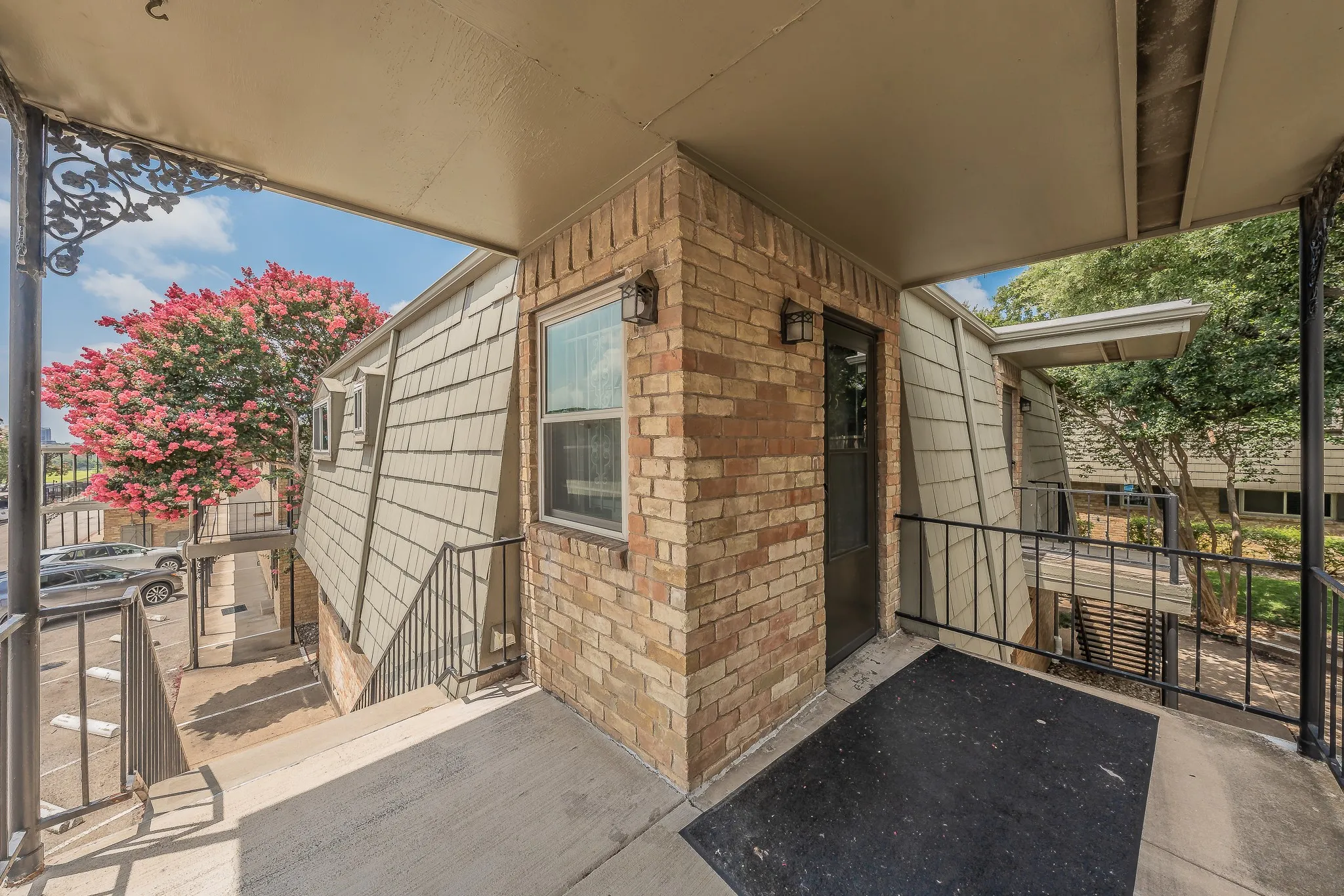Condominium For Rent in Dallas County , 7706 Meadow Road 225, Dallas, Texas 75230, 2 Bedroom, 2 Bathroom, Garage spaces, 1,115 Sqft, built in 1963, mls#21352596, Real Estate Agent in Dallas, Homes For Rent in Dallas county, Homes For Rent in Dallas, Realtor in Dallas Texas, Real Estate Brokerage Independent Realty Texas, Luminita Cordes Realtor