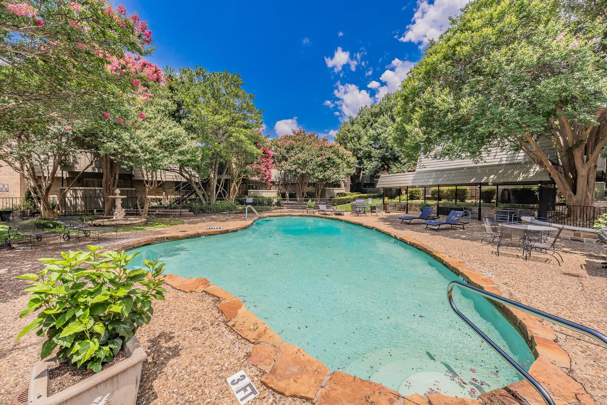 Condominium For Rent in Dallas County , 7706 Meadow Road 225, Dallas, Texas 75230, 2 Bedroom, 2 Bathroom, Garage spaces, 1,115 Sqft, built in 1963, mls#21352596, Real Estate Agent in Dallas, Homes For Rent in Dallas county, Homes For Rent in Dallas, Realtor in Dallas Texas, Real Estate Brokerage Independent Realty Texas, Luminita Cordes Realtor