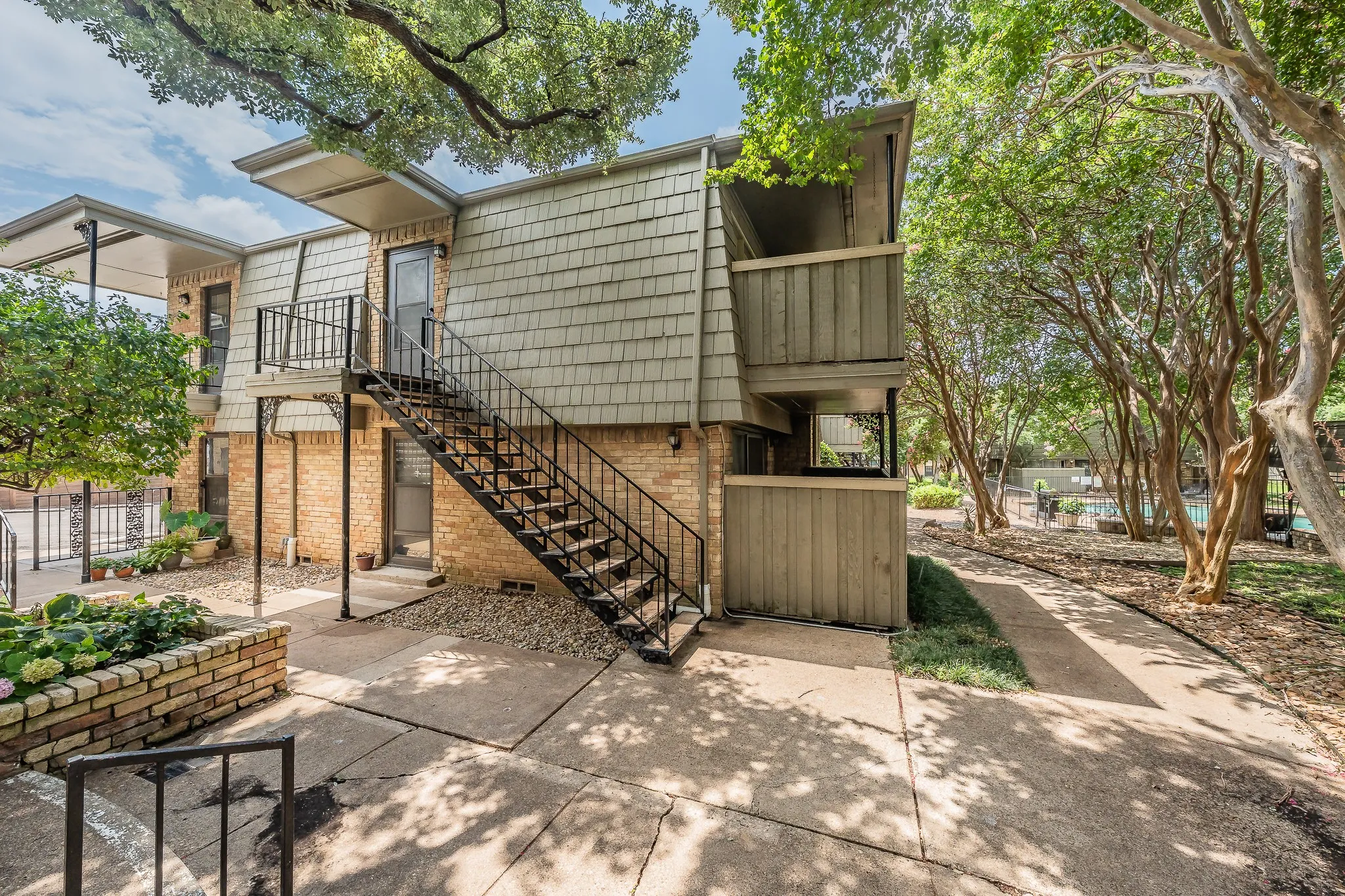 Condominium For Rent in Dallas County , 7706 Meadow Road 225, Dallas, Texas 75230, 2 Bedroom, 2 Bathroom, Garage spaces, 1,115 Sqft, built in 1963, mls#21352596, Real Estate Agent in Dallas, Homes For Rent in Dallas county, Homes For Rent in Dallas, Realtor in Dallas Texas, Real Estate Brokerage Independent Realty Texas, Luminita Cordes Realtor