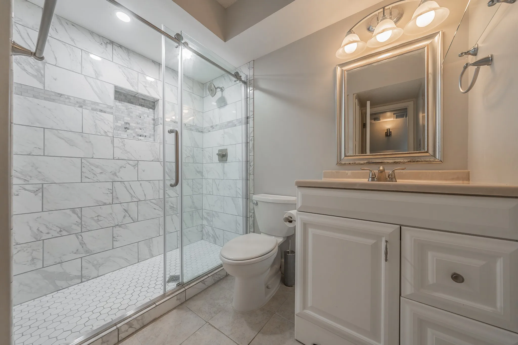 Condominium For Rent in Dallas County , 7706 Meadow Road 225, Dallas, Texas 75230, 2 Bedroom, 2 Bathroom, Garage spaces, 1,115 Sqft, built in 1963, mls#21352596, Real Estate Agent in Dallas, Homes For Rent in Dallas county, Homes For Rent in Dallas, Realtor in Dallas Texas, Real Estate Brokerage Independent Realty Texas, Luminita Cordes Realtor