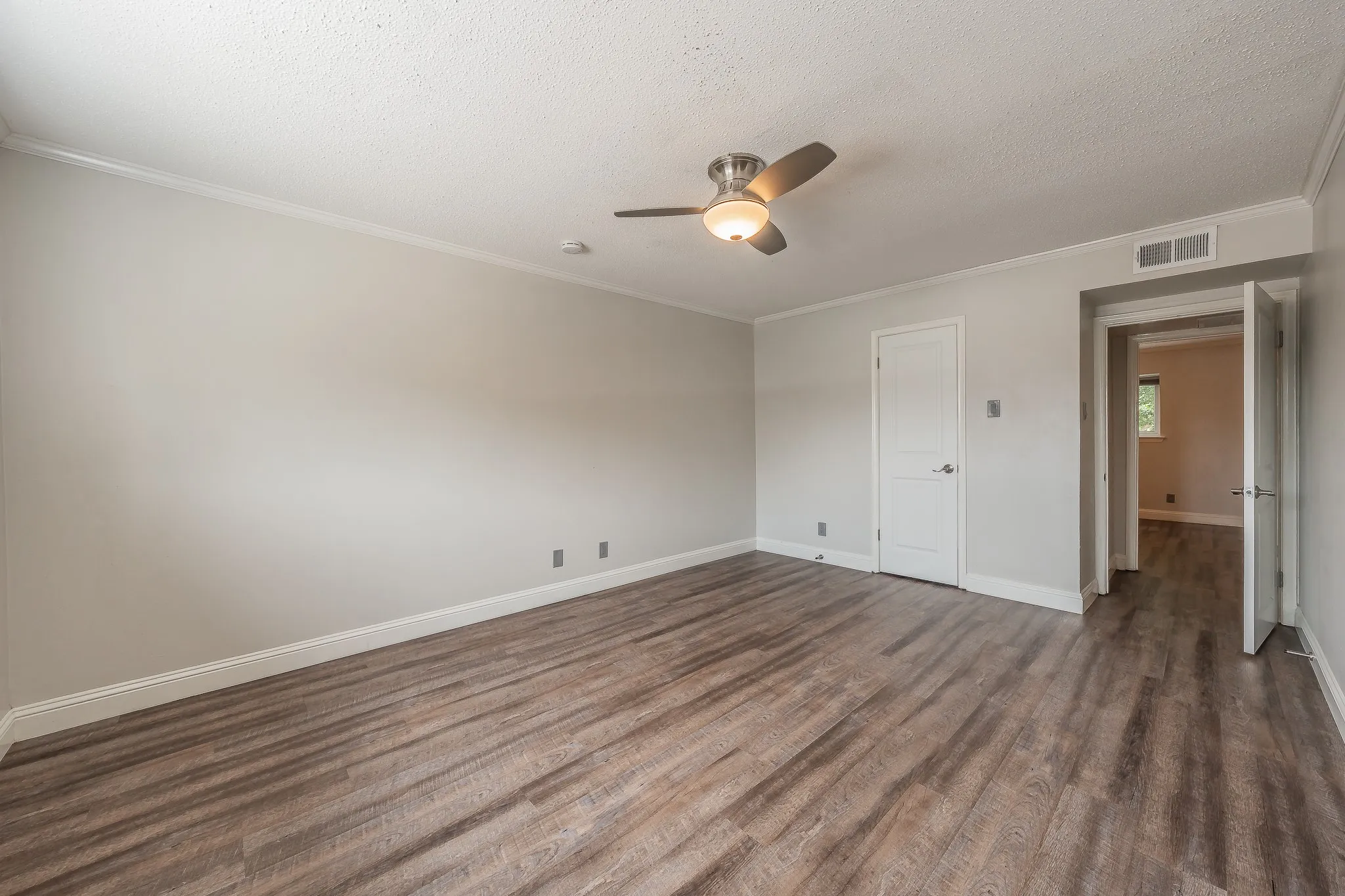 Condominium For Rent in Dallas County , 7706 Meadow Road 225, Dallas, Texas 75230, 2 Bedroom, 2 Bathroom, Garage spaces, 1,115 Sqft, built in 1963, mls#21352596, Real Estate Agent in Dallas, Homes For Rent in Dallas county, Homes For Rent in Dallas, Realtor in Dallas Texas, Real Estate Brokerage Independent Realty Texas, Luminita Cordes Realtor