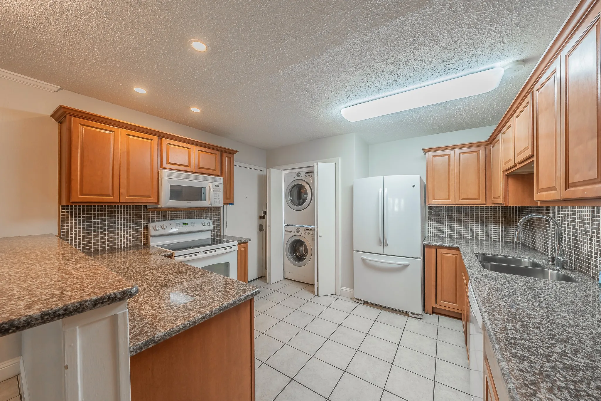 Condominium For Rent in Dallas County , 7706 Meadow Road 225, Dallas, Texas 75230, 2 Bedroom, 2 Bathroom, Garage spaces, 1,115 Sqft, built in 1963, mls#21352596, Real Estate Agent in Dallas, Homes For Rent in Dallas county, Homes For Rent in Dallas, Realtor in Dallas Texas, Real Estate Brokerage Independent Realty Texas, Luminita Cordes Realtor