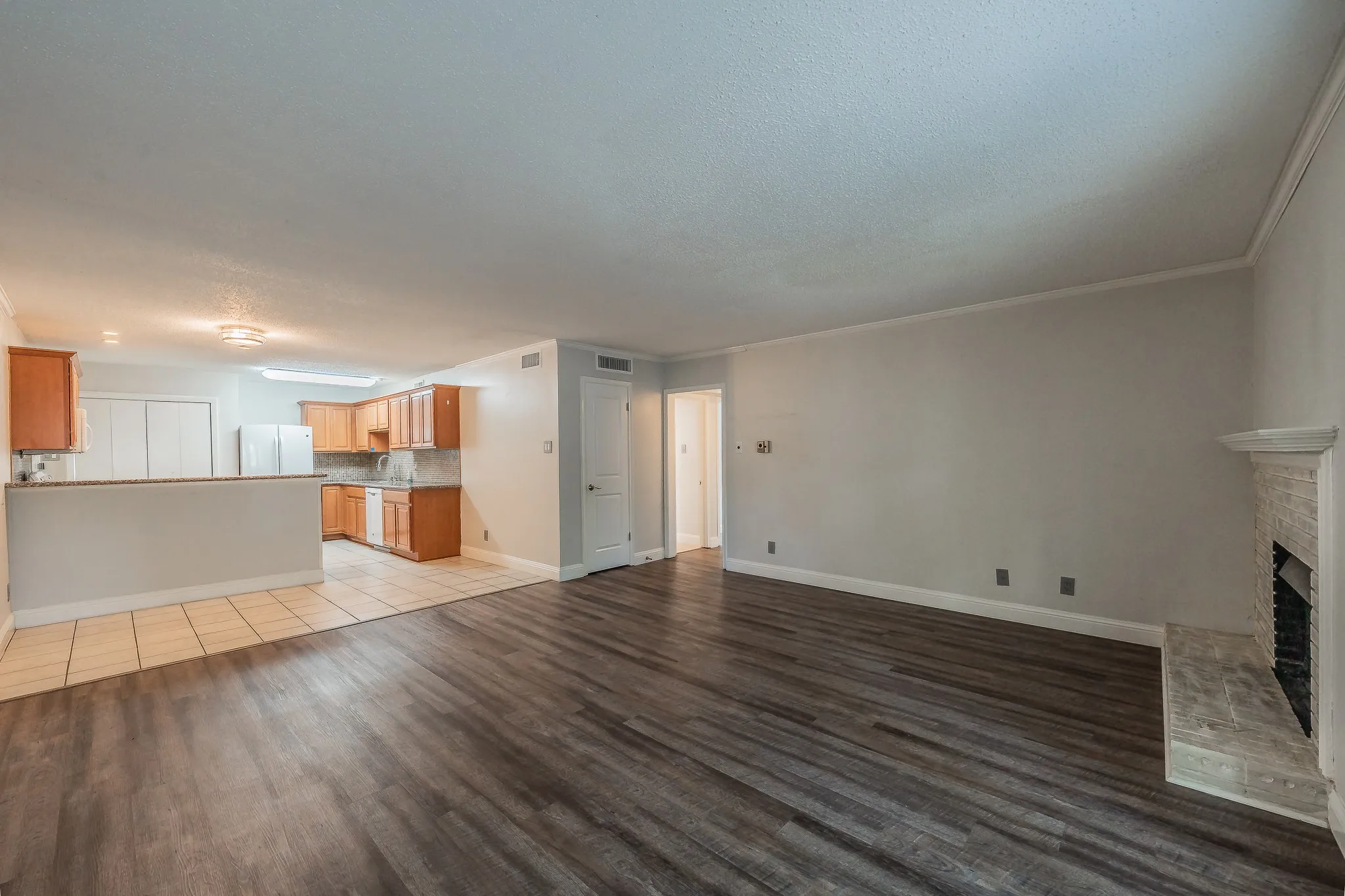Condominium For Rent in Dallas County , 7706 Meadow Road 225, Dallas, Texas 75230, 2 Bedroom, 2 Bathroom, Garage spaces, 1,115 Sqft, built in 1963, mls#21352596, Real Estate Agent in Dallas, Homes For Rent in Dallas county, Homes For Rent in Dallas, Realtor in Dallas Texas, Real Estate Brokerage Independent Realty Texas, Luminita Cordes Realtor