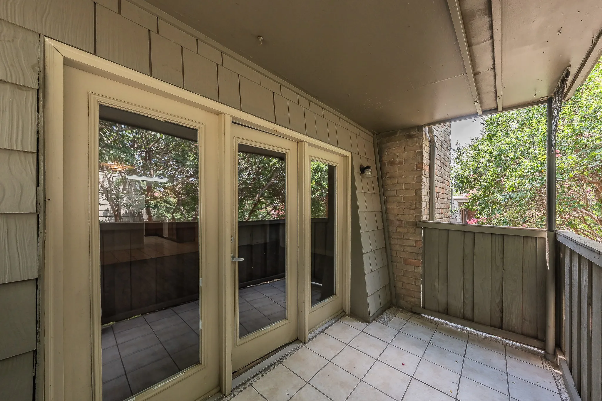 Condominium For Rent in Dallas County , 7706 Meadow Road 225, Dallas, Texas 75230, 2 Bedroom, 2 Bathroom, Garage spaces, 1,115 Sqft, built in 1963, mls#21352596, Real Estate Agent in Dallas, Homes For Rent in Dallas county, Homes For Rent in Dallas, Realtor in Dallas Texas, Real Estate Brokerage Independent Realty Texas, Luminita Cordes Realtor
