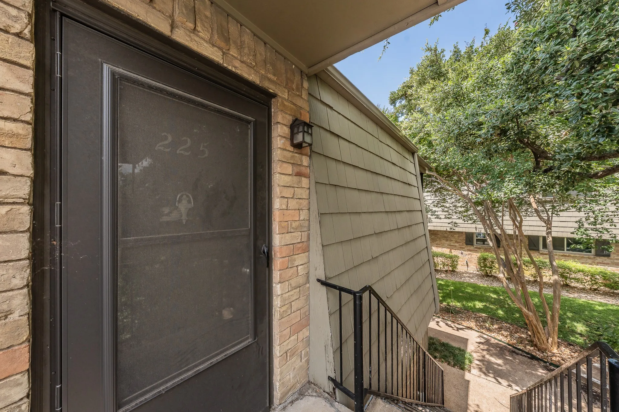 Condominium For Rent in Dallas County , 7706 Meadow Road 225, Dallas, Texas 75230, 2 Bedroom, 2 Bathroom, Garage spaces, 1,115 Sqft, built in 1963, mls#21352596, Real Estate Agent in Dallas, Homes For Rent in Dallas county, Homes For Rent in Dallas, Realtor in Dallas Texas, Real Estate Brokerage Independent Realty Texas, Luminita Cordes Realtor