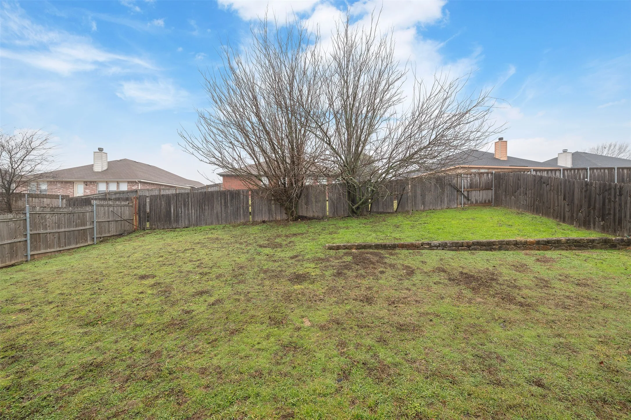 Single Family Residence For Sale in Dallas County , 1092 Winding Creek, Cedar Hill, Texas 75104, 4 Bedroom, 3 Bathroom, 2 Garage spaces, 2,800 Sqft, built in 2002, mls#21351995, Real Estate Agent in Cedar Hill, Homes For Sale in Dallas county, Homes For Sale in Cedar Hill, Realtor in Cedar Hill Texas, Real Estate Brokerage Independent Realty Texas, Luminita Cordes Realtor
