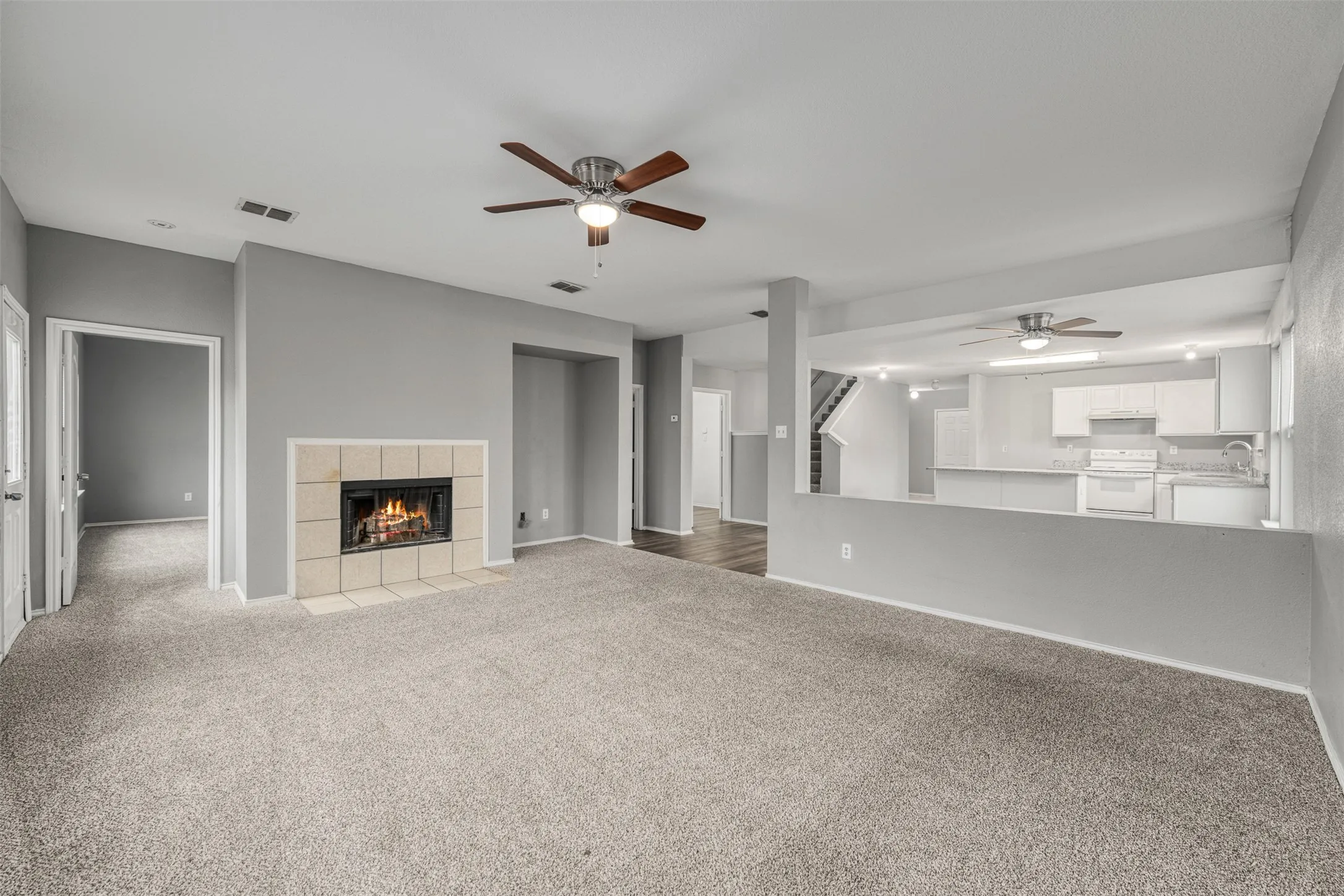 Single Family Residence For Sale in Dallas County , 1092 Winding Creek, Cedar Hill, Texas 75104, 4 Bedroom, 3 Bathroom, 2 Garage spaces, 2,800 Sqft, built in 2002, mls#21351995, Real Estate Agent in Cedar Hill, Homes For Sale in Dallas county, Homes For Sale in Cedar Hill, Realtor in Cedar Hill Texas, Real Estate Brokerage Independent Realty Texas, Luminita Cordes Realtor