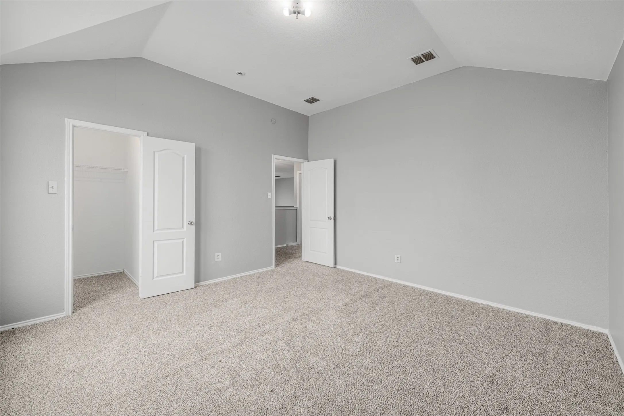 Single Family Residence For Sale in Dallas County , 1092 Winding Creek, Cedar Hill, Texas 75104, 4 Bedroom, 3 Bathroom, 2 Garage spaces, 2,800 Sqft, built in 2002, mls#21351995, Real Estate Agent in Cedar Hill, Homes For Sale in Dallas county, Homes For Sale in Cedar Hill, Realtor in Cedar Hill Texas, Real Estate Brokerage Independent Realty Texas, Luminita Cordes Realtor