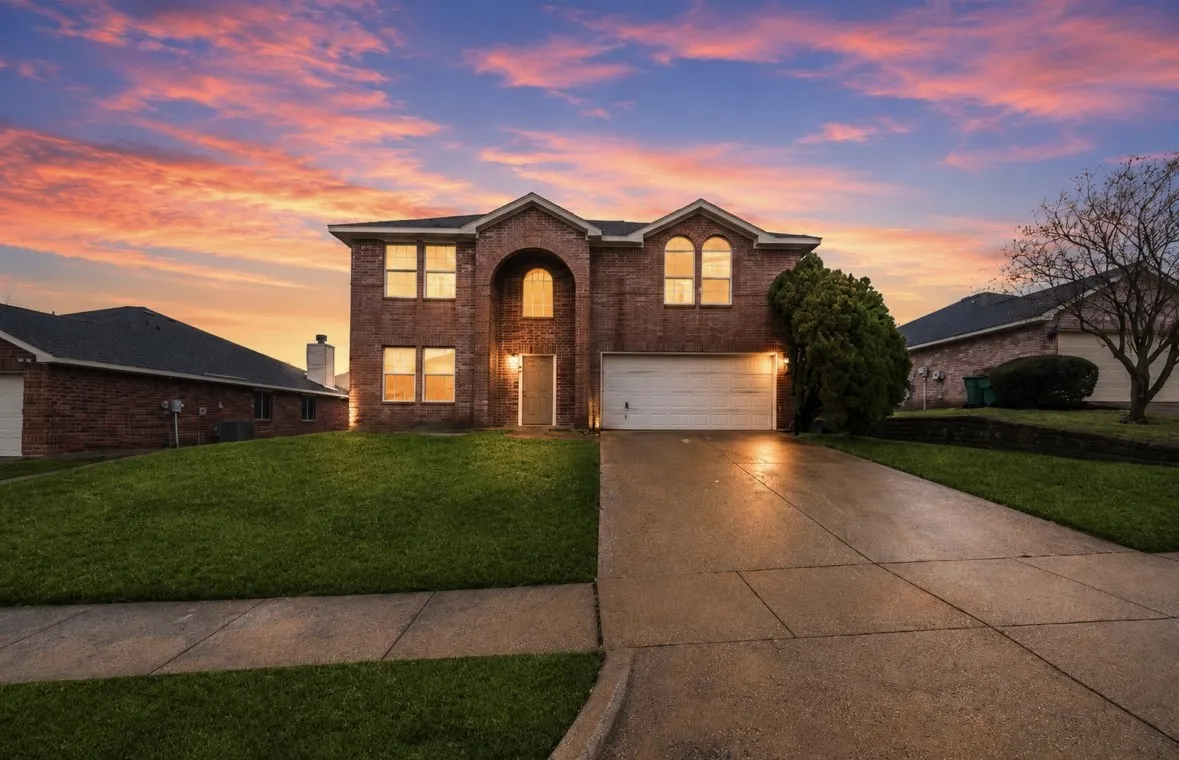 Single Family Residence For Sale in Dallas County , 1092 Winding Creek, Cedar Hill, Texas 75104, 4 Bedroom, 3 Bathroom, 2 Garage spaces, 2,800 Sqft, built in 2002, mls#21351995, Real Estate Agent in Cedar Hill, Homes For Sale in Dallas county, Homes For Sale in Cedar Hill, Realtor in Cedar Hill Texas, Real Estate Brokerage Independent Realty Texas, Luminita Cordes Realtor