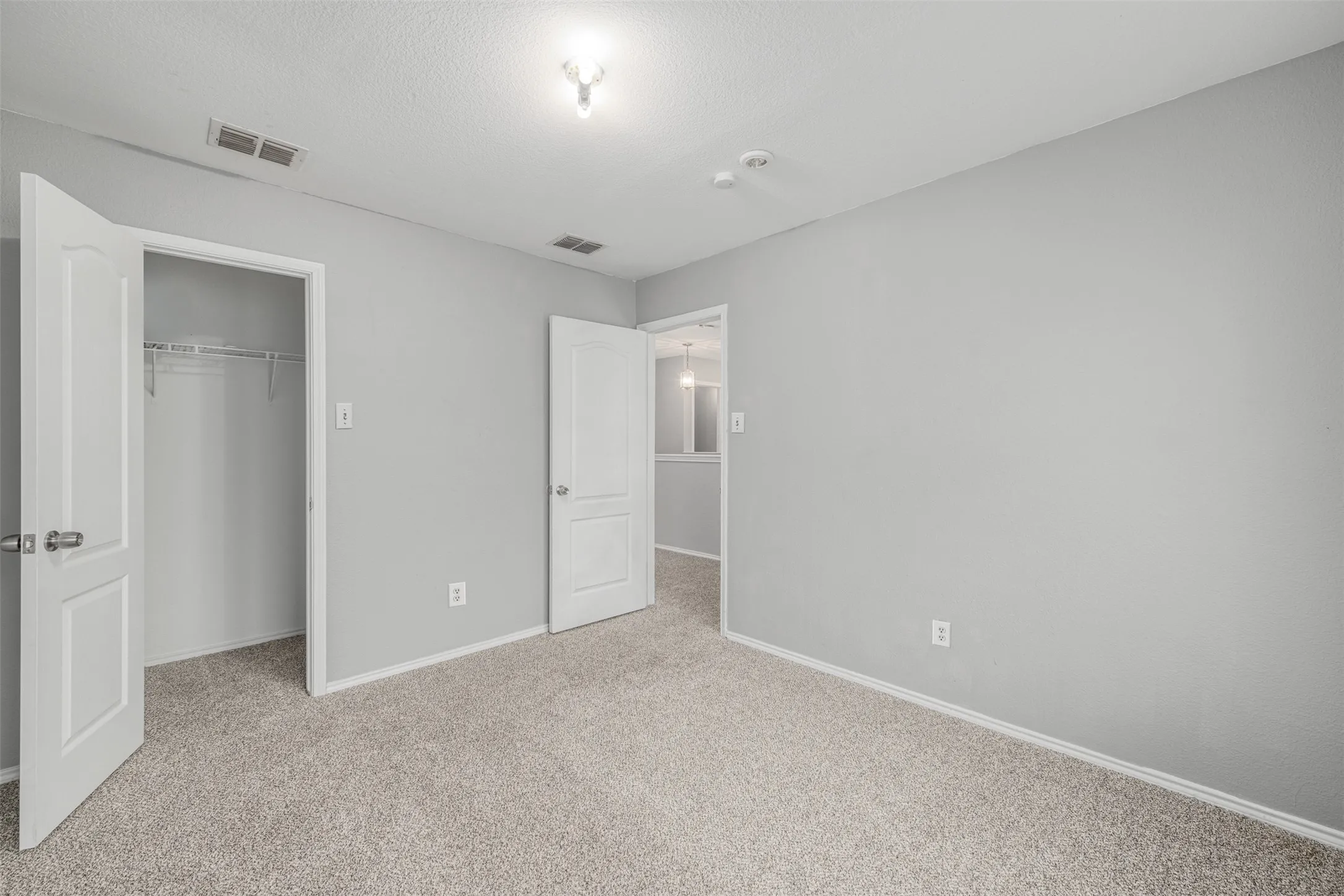Single Family Residence For Sale in Dallas County , 1092 Winding Creek, Cedar Hill, Texas 75104, 4 Bedroom, 3 Bathroom, 2 Garage spaces, 2,800 Sqft, built in 2002, mls#21351995, Real Estate Agent in Cedar Hill, Homes For Sale in Dallas county, Homes For Sale in Cedar Hill, Realtor in Cedar Hill Texas, Real Estate Brokerage Independent Realty Texas, Luminita Cordes Realtor