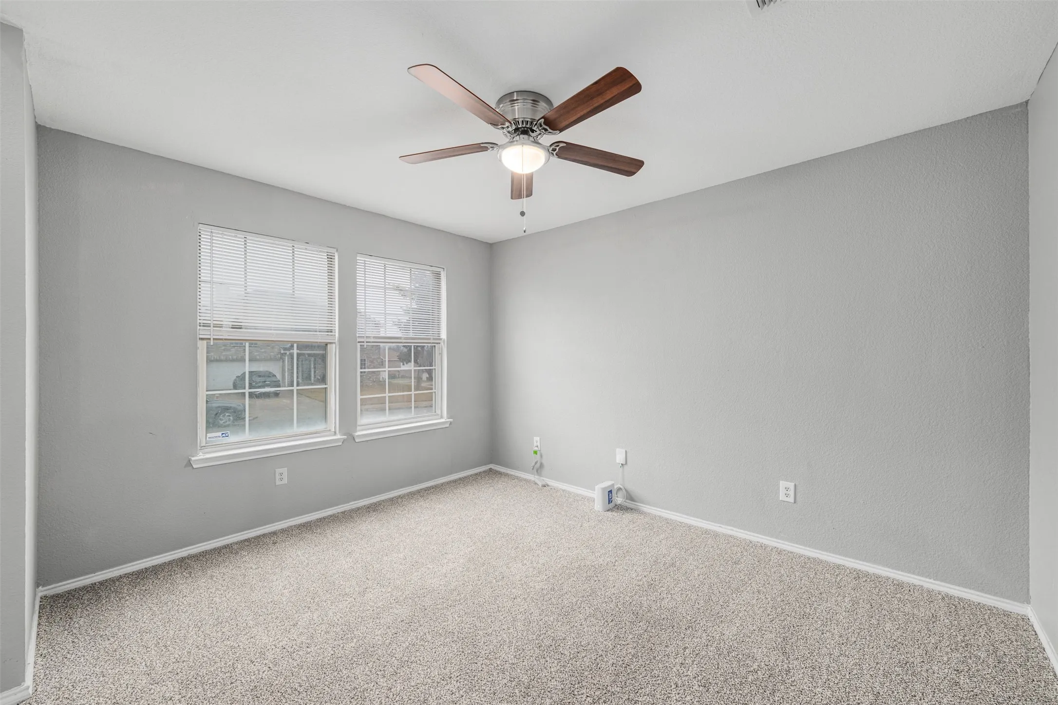 Single Family Residence For Sale in Dallas County , 1092 Winding Creek, Cedar Hill, Texas 75104, 4 Bedroom, 3 Bathroom, 2 Garage spaces, 2,800 Sqft, built in 2002, mls#21351995, Real Estate Agent in Cedar Hill, Homes For Sale in Dallas county, Homes For Sale in Cedar Hill, Realtor in Cedar Hill Texas, Real Estate Brokerage Independent Realty Texas, Luminita Cordes Realtor