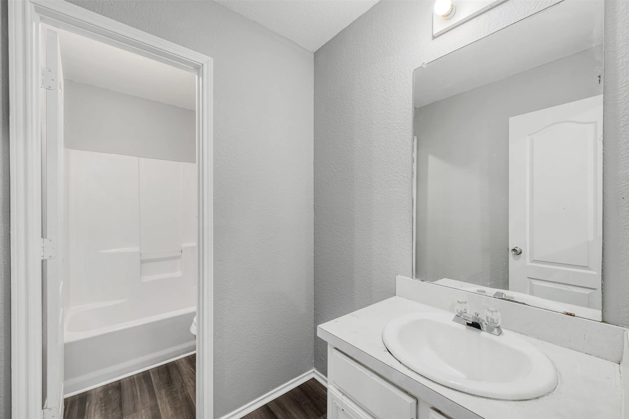 Single Family Residence For Sale in Dallas County , 1092 Winding Creek, Cedar Hill, Texas 75104, 4 Bedroom, 3 Bathroom, 2 Garage spaces, 2,800 Sqft, built in 2002, mls#21351995, Real Estate Agent in Cedar Hill, Homes For Sale in Dallas county, Homes For Sale in Cedar Hill, Realtor in Cedar Hill Texas, Real Estate Brokerage Independent Realty Texas, Luminita Cordes Realtor