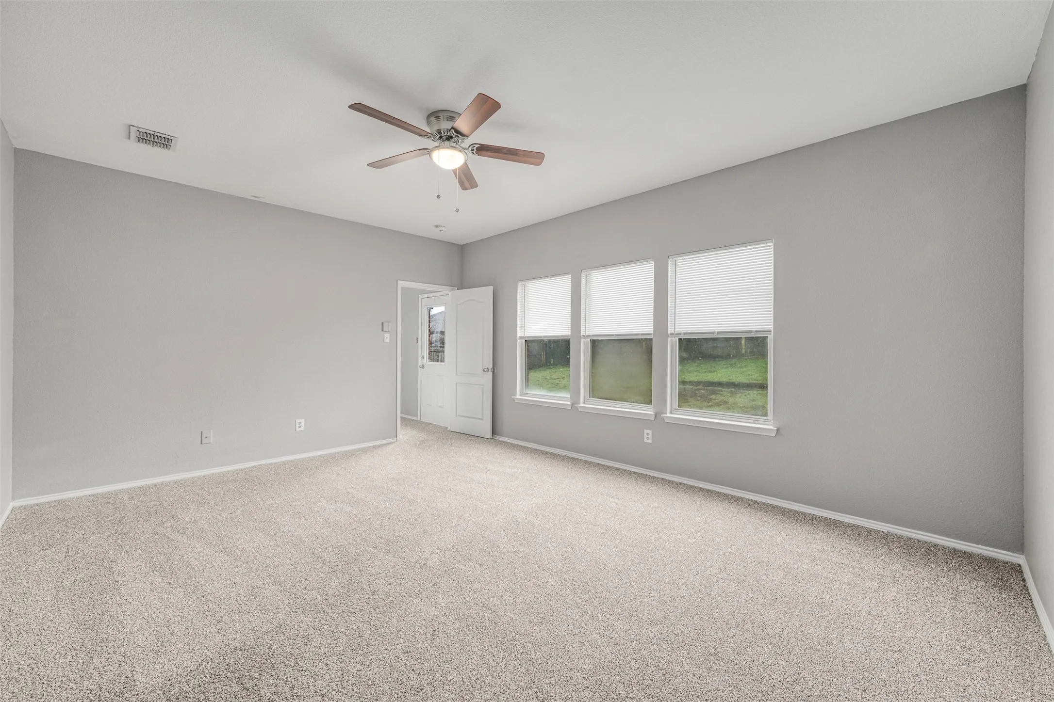 Single Family Residence For Sale in Dallas County , 1092 Winding Creek, Cedar Hill, Texas 75104, 4 Bedroom, 3 Bathroom, 2 Garage spaces, 2,800 Sqft, built in 2002, mls#21351995, Real Estate Agent in Cedar Hill, Homes For Sale in Dallas county, Homes For Sale in Cedar Hill, Realtor in Cedar Hill Texas, Real Estate Brokerage Independent Realty Texas, Luminita Cordes Realtor