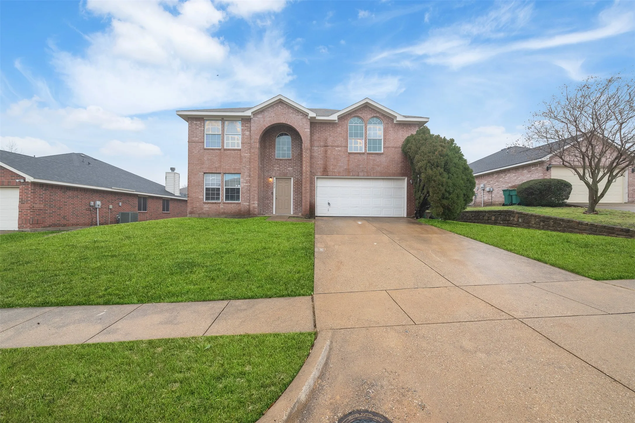 Single Family Residence For Sale in Dallas County , 1092 Winding Creek, Cedar Hill, Texas 75104, 4 Bedroom, 3 Bathroom, 2 Garage spaces, 2,800 Sqft, built in 2002, mls#21351995, Real Estate Agent in Cedar Hill, Homes For Sale in Dallas county, Homes For Sale in Cedar Hill, Realtor in Cedar Hill Texas, Real Estate Brokerage Independent Realty Texas, Luminita Cordes Realtor
