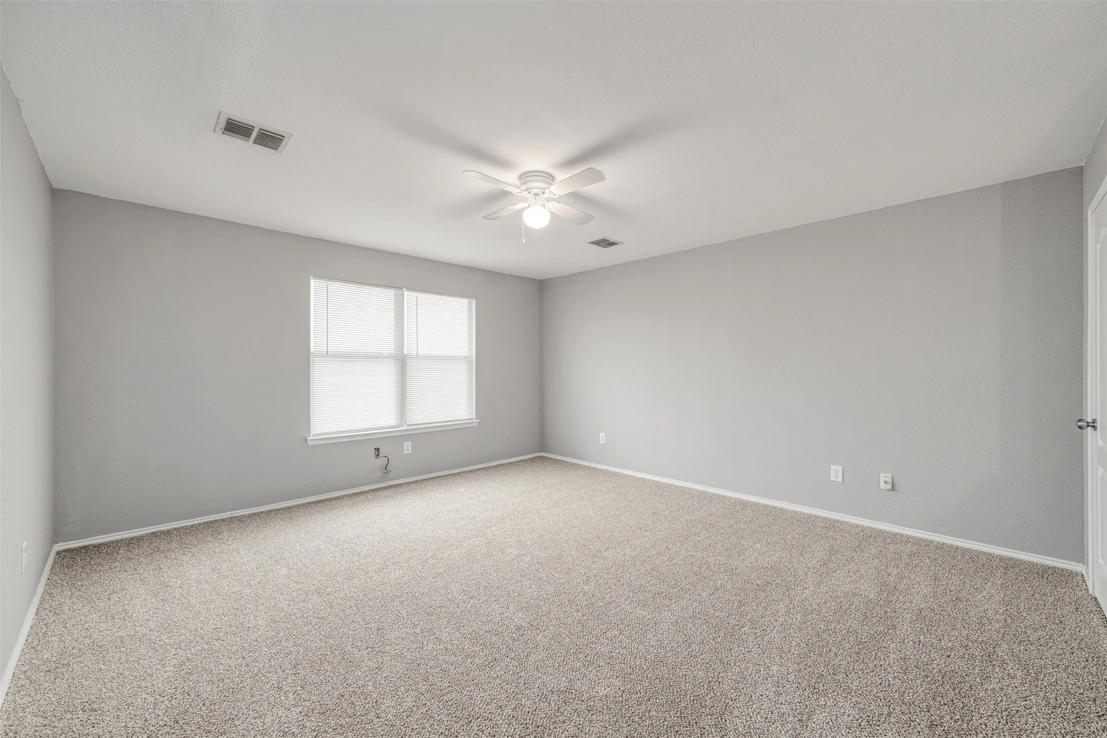 Single Family Residence For Sale in Dallas County , 1092 Winding Creek, Cedar Hill, Texas 75104, 4 Bedroom, 3 Bathroom, 2 Garage spaces, 2,800 Sqft, built in 2002, mls#21351995, Real Estate Agent in Cedar Hill, Homes For Sale in Dallas county, Homes For Sale in Cedar Hill, Realtor in Cedar Hill Texas, Real Estate Brokerage Independent Realty Texas, Luminita Cordes Realtor