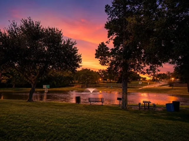 Single Family Residence For Sale in Dallas County , 1092 Winding Creek, Cedar Hill, Texas 75104, 4 Bedroom, 3 Bathroom, 2 Garage spaces, 2,800 Sqft, built in 2002, mls#21351995, Real Estate Agent in Cedar Hill, Homes For Sale in Dallas county, Homes For Sale in Cedar Hill, Realtor in Cedar Hill Texas, Real Estate Brokerage Independent Realty Texas, Luminita Cordes Realtor