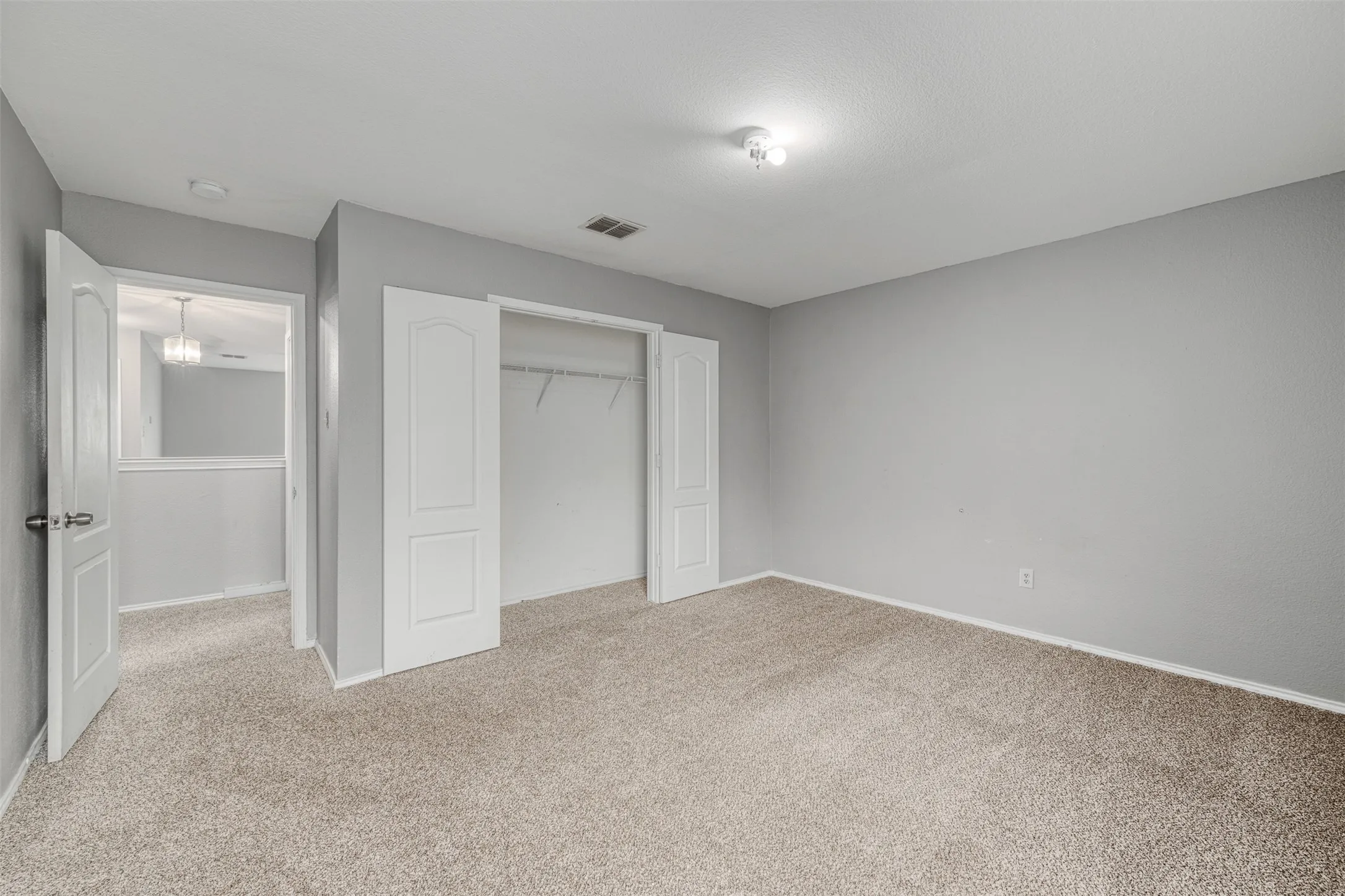 Single Family Residence For Sale in Dallas County , 1092 Winding Creek, Cedar Hill, Texas 75104, 4 Bedroom, 3 Bathroom, 2 Garage spaces, 2,800 Sqft, built in 2002, mls#21351995, Real Estate Agent in Cedar Hill, Homes For Sale in Dallas county, Homes For Sale in Cedar Hill, Realtor in Cedar Hill Texas, Real Estate Brokerage Independent Realty Texas, Luminita Cordes Realtor