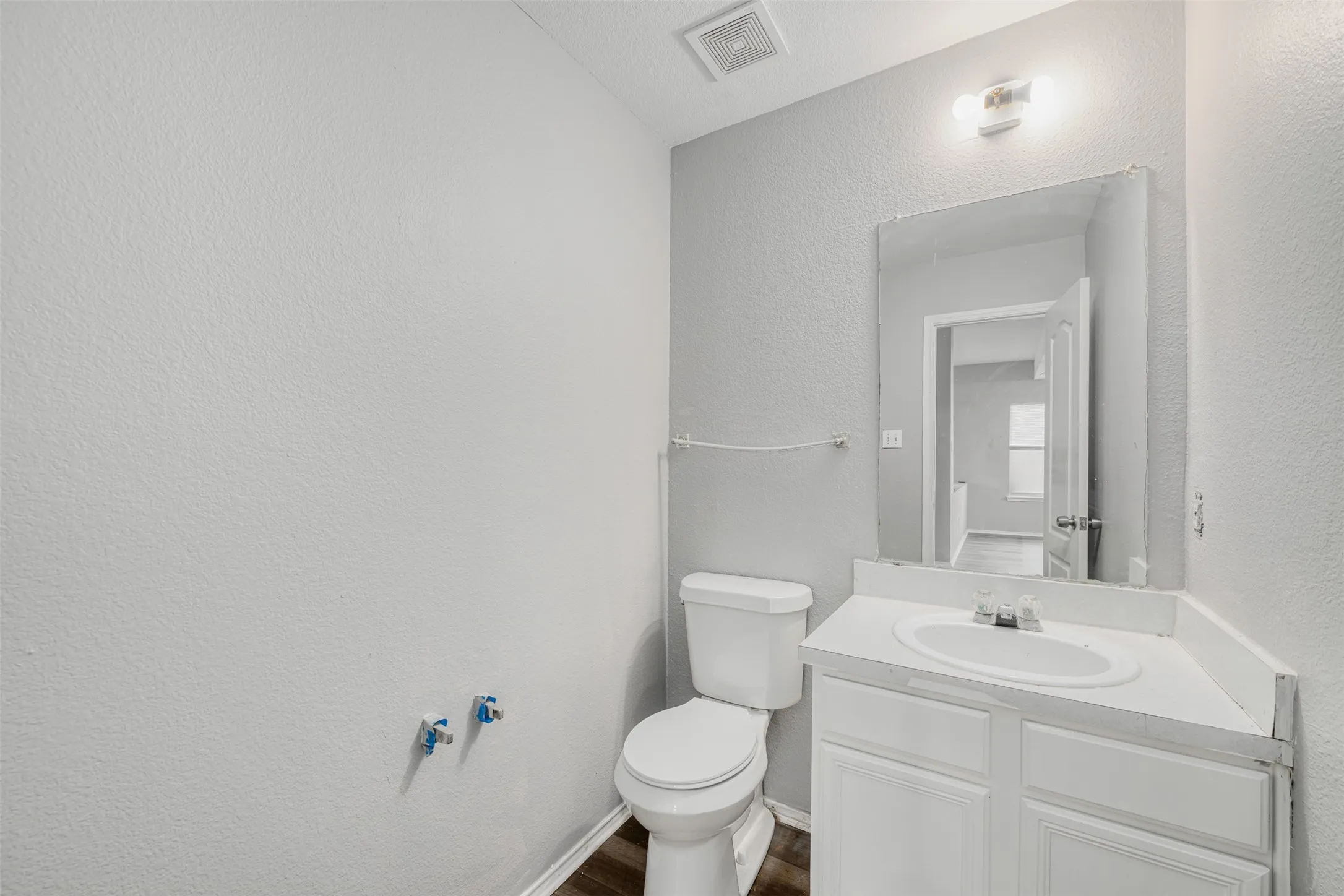 Single Family Residence For Sale in Dallas County , 1092 Winding Creek, Cedar Hill, Texas 75104, 4 Bedroom, 3 Bathroom, 2 Garage spaces, 2,800 Sqft, built in 2002, mls#21351995, Real Estate Agent in Cedar Hill, Homes For Sale in Dallas county, Homes For Sale in Cedar Hill, Realtor in Cedar Hill Texas, Real Estate Brokerage Independent Realty Texas, Luminita Cordes Realtor