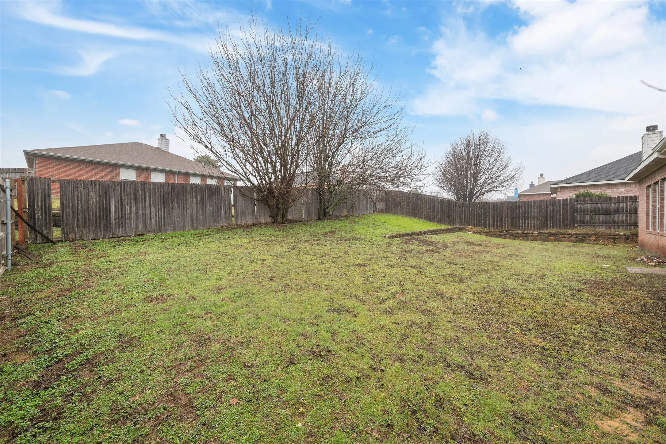 Single Family Residence For Sale in Dallas County , 1092 Winding Creek, Cedar Hill, Texas 75104, 4 Bedroom, 3 Bathroom, 2 Garage spaces, 2,800 Sqft, built in 2002, mls#21351995, Real Estate Agent in Cedar Hill, Homes For Sale in Dallas county, Homes For Sale in Cedar Hill, Realtor in Cedar Hill Texas, Real Estate Brokerage Independent Realty Texas, Luminita Cordes Realtor