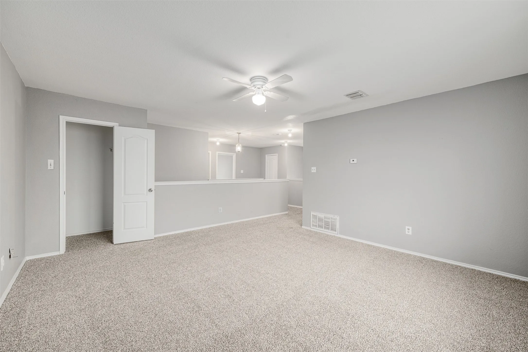 Single Family Residence For Sale in Dallas County , 1092 Winding Creek, Cedar Hill, Texas 75104, 4 Bedroom, 3 Bathroom, 2 Garage spaces, 2,800 Sqft, built in 2002, mls#21351995, Real Estate Agent in Cedar Hill, Homes For Sale in Dallas county, Homes For Sale in Cedar Hill, Realtor in Cedar Hill Texas, Real Estate Brokerage Independent Realty Texas, Luminita Cordes Realtor