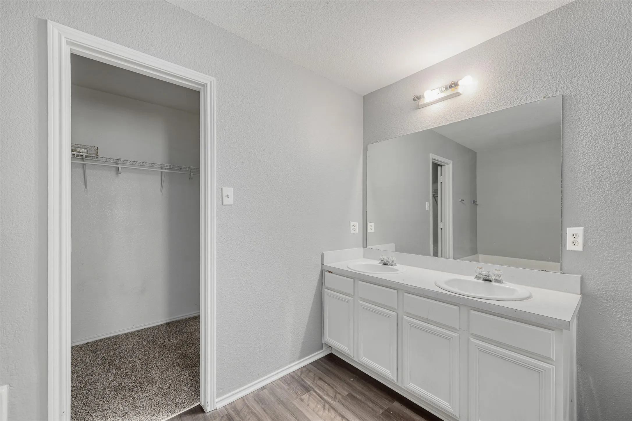 Single Family Residence For Sale in Dallas County , 1092 Winding Creek, Cedar Hill, Texas 75104, 4 Bedroom, 3 Bathroom, 2 Garage spaces, 2,800 Sqft, built in 2002, mls#21351995, Real Estate Agent in Cedar Hill, Homes For Sale in Dallas county, Homes For Sale in Cedar Hill, Realtor in Cedar Hill Texas, Real Estate Brokerage Independent Realty Texas, Luminita Cordes Realtor
