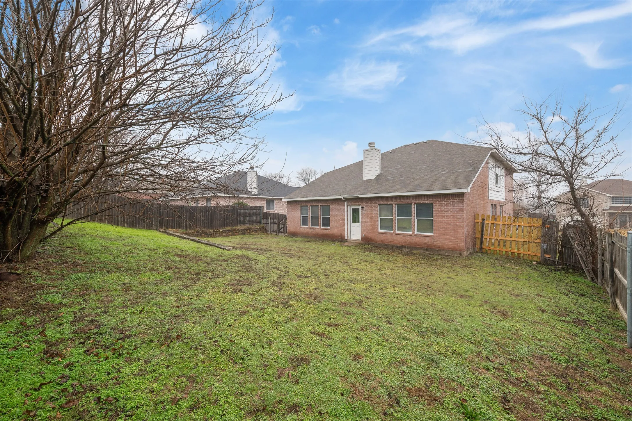 Single Family Residence For Sale in Dallas County , 1092 Winding Creek, Cedar Hill, Texas 75104, 4 Bedroom, 3 Bathroom, 2 Garage spaces, 2,800 Sqft, built in 2002, mls#21351995, Real Estate Agent in Cedar Hill, Homes For Sale in Dallas county, Homes For Sale in Cedar Hill, Realtor in Cedar Hill Texas, Real Estate Brokerage Independent Realty Texas, Luminita Cordes Realtor