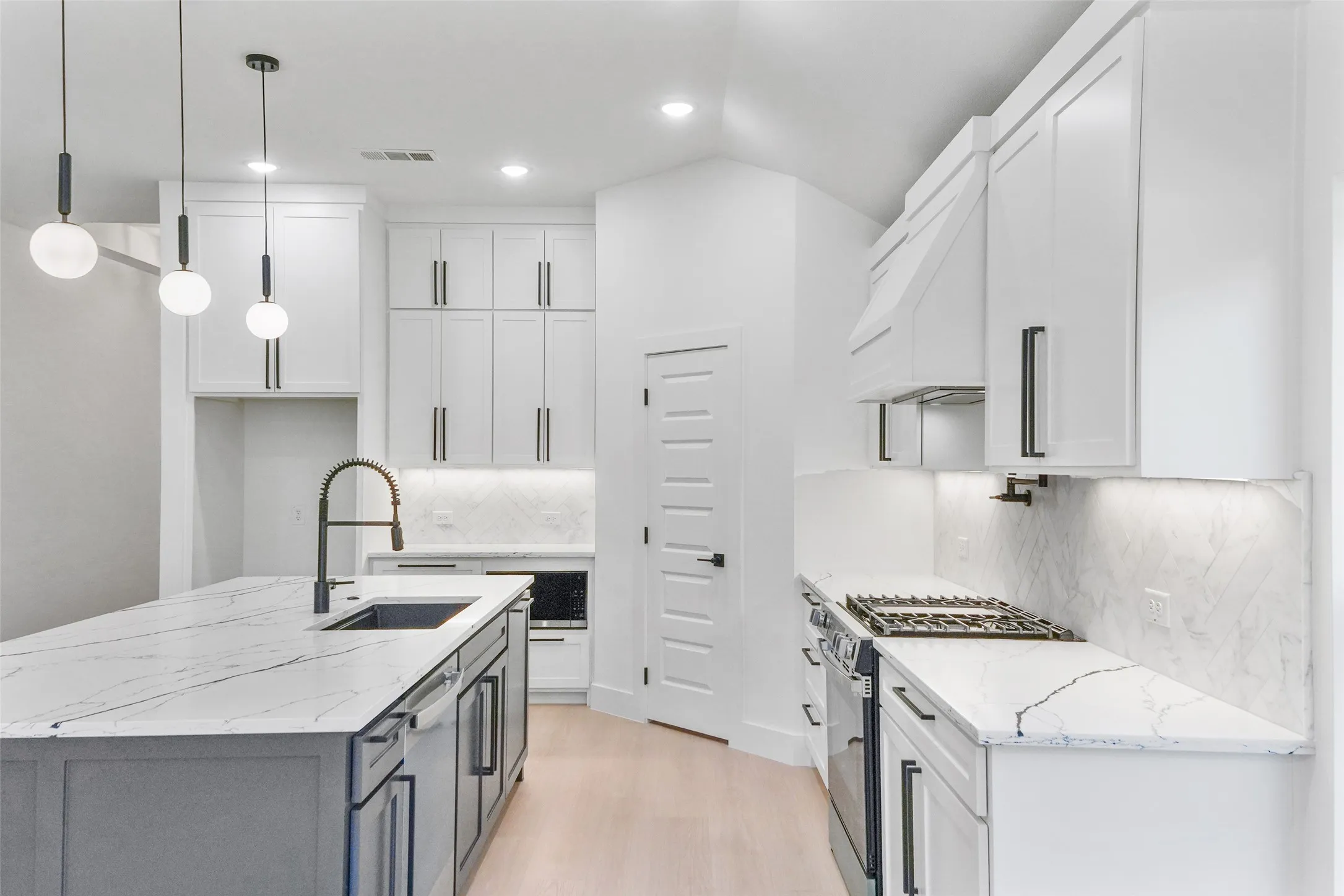 Single Family Residence For Sale in Dallas County , 15006 Quail Drive, Balch Springs, Texas 75180, 3 Bedroom, 3 Bathroom, 2 Garage spaces, 1,953 Sqft, built in 2026, mls#21352206, Real Estate Agent in Balch Springs, Homes For Sale in Dallas county, Homes For Sale in Balch Springs, Realtor in Balch Springs Texas, Real Estate Brokerage Independent Realty Texas, Luminita Cordes Realtor