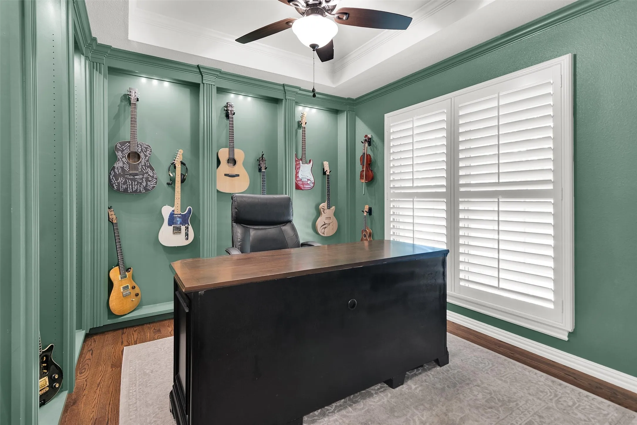Single Family Residence For Sale in Grayson County , 2019 Loy Lake Road, Denison, Texas 75020, 3 Bedroom, 2 Bathroom, 2 Garage spaces, 2,596 Sqft, built in 1964, mls#21349658, Real Estate Agent in Denison, Homes For Sale in Grayson county, Homes For Sale in Denison, Realtor in Denison Texas, Real Estate Brokerage Independent Realty Texas, Luminita Cordes Realtor