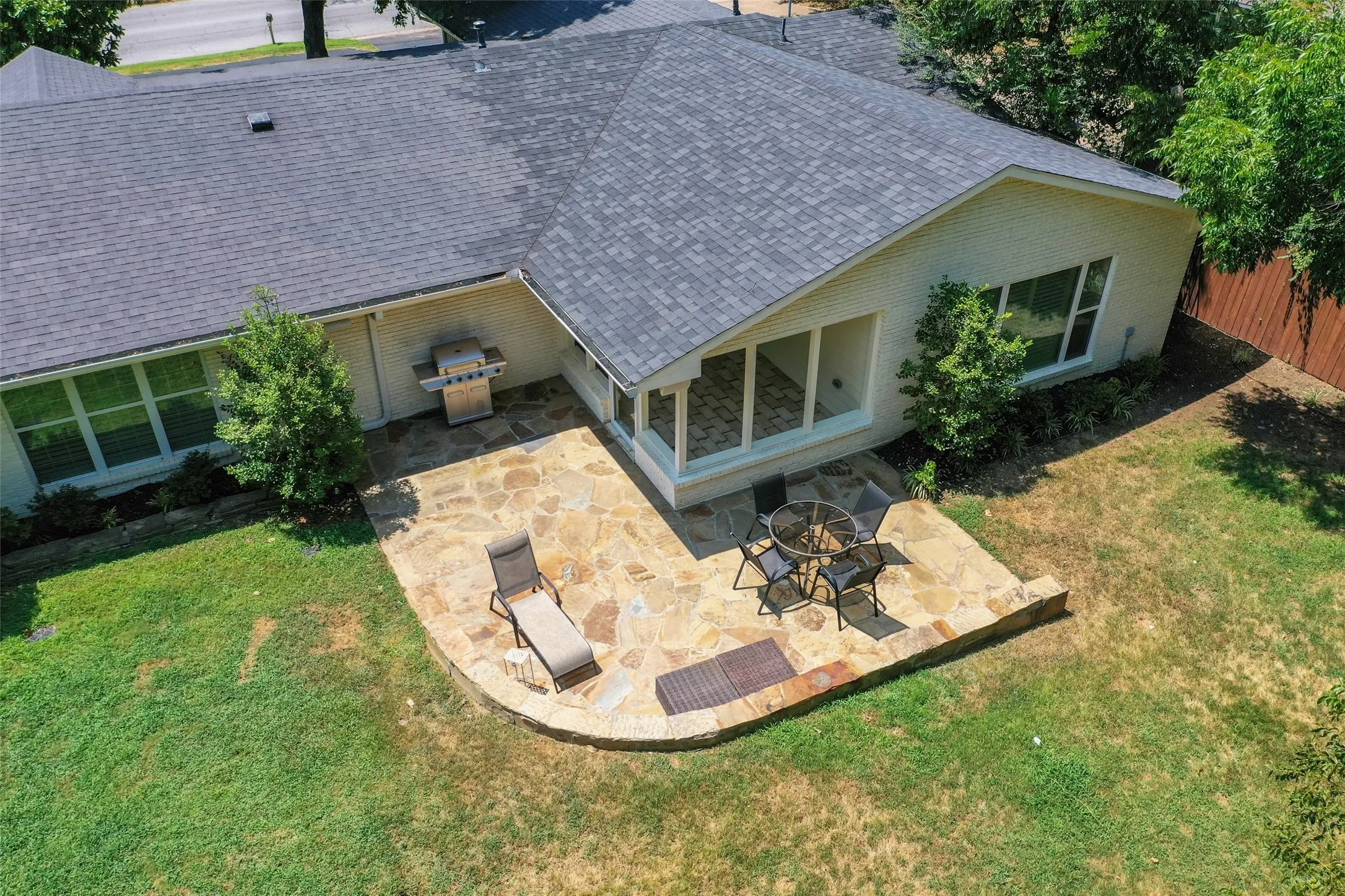 Single Family Residence For Sale in Grayson County , 2019 Loy Lake Road, Denison, Texas 75020, 3 Bedroom, 2 Bathroom, 2 Garage spaces, 2,596 Sqft, built in 1964, mls#21349658, Real Estate Agent in Denison, Homes For Sale in Grayson county, Homes For Sale in Denison, Realtor in Denison Texas, Real Estate Brokerage Independent Realty Texas, Luminita Cordes Realtor