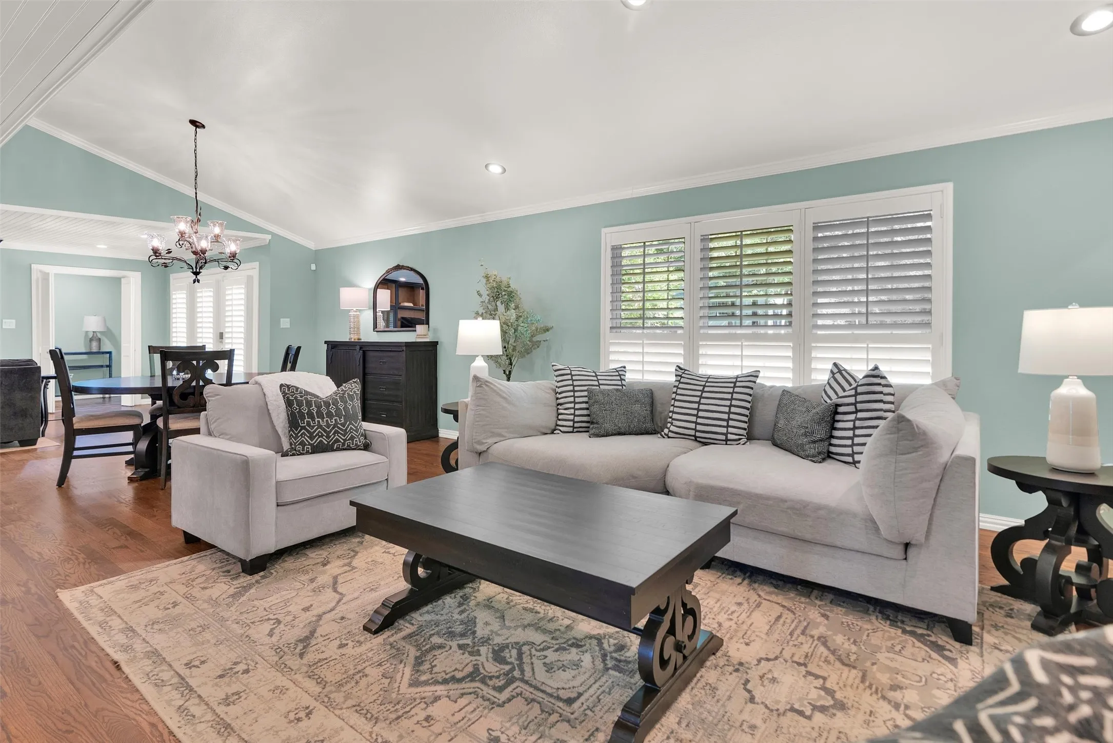 Single Family Residence For Sale in Grayson County , 2019 Loy Lake Road, Denison, Texas 75020, 3 Bedroom, 2 Bathroom, 2 Garage spaces, 2,596 Sqft, built in 1964, mls#21349658, Real Estate Agent in Denison, Homes For Sale in Grayson county, Homes For Sale in Denison, Realtor in Denison Texas, Real Estate Brokerage Independent Realty Texas, Luminita Cordes Realtor