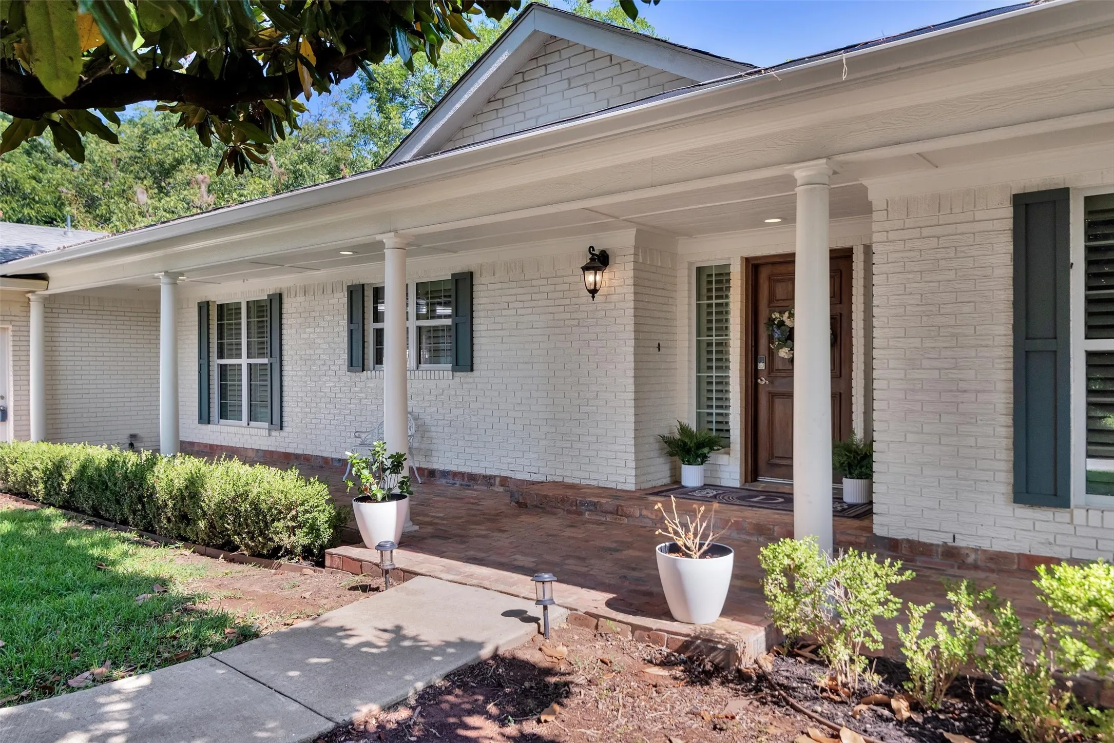 Single Family Residence For Sale in Grayson County , 2019 Loy Lake Road, Denison, Texas 75020, 3 Bedroom, 2 Bathroom, 2 Garage spaces, 2,596 Sqft, built in 1964, mls#21349658, Real Estate Agent in Denison, Homes For Sale in Grayson county, Homes For Sale in Denison, Realtor in Denison Texas, Real Estate Brokerage Independent Realty Texas, Luminita Cordes Realtor