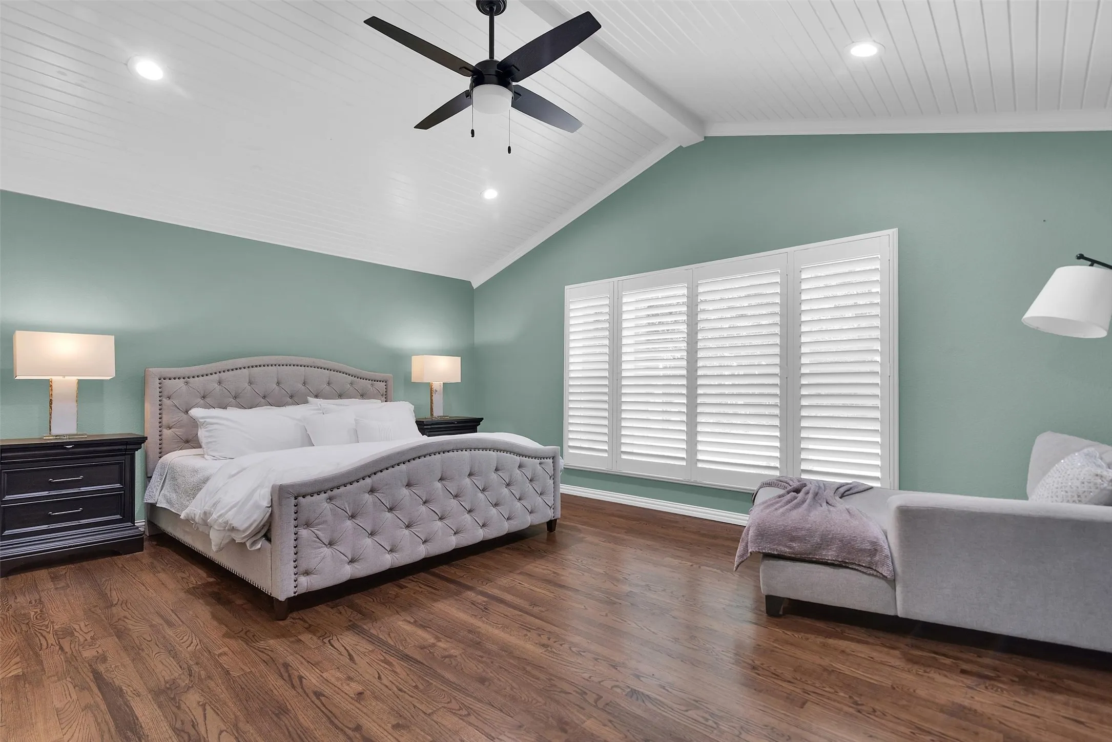 Single Family Residence For Sale in Grayson County , 2019 Loy Lake Road, Denison, Texas 75020, 3 Bedroom, 2 Bathroom, 2 Garage spaces, 2,596 Sqft, built in 1964, mls#21349658, Real Estate Agent in Denison, Homes For Sale in Grayson county, Homes For Sale in Denison, Realtor in Denison Texas, Real Estate Brokerage Independent Realty Texas, Luminita Cordes Realtor