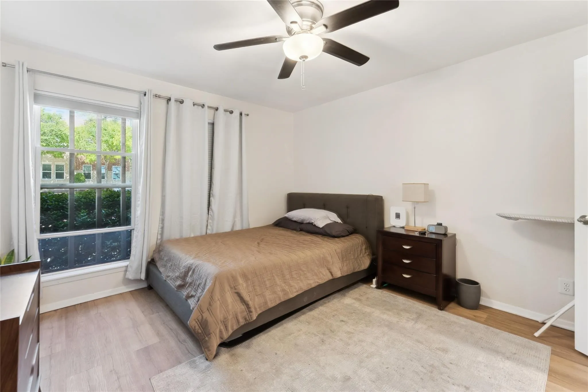 Condominium For Rent in Dallas County , 5132 Amesbury Drive 106, Dallas, Texas 75206, 1 Bedroom, 1 Bathroom, Garage spaces, 709 Sqft, built in 1970, mls#21352634, Real Estate Agent in Dallas, Homes For Rent in Dallas county, Homes For Rent in Dallas, Realtor in Dallas Texas, Real Estate Brokerage Independent Realty Texas, Luminita Cordes Realtor