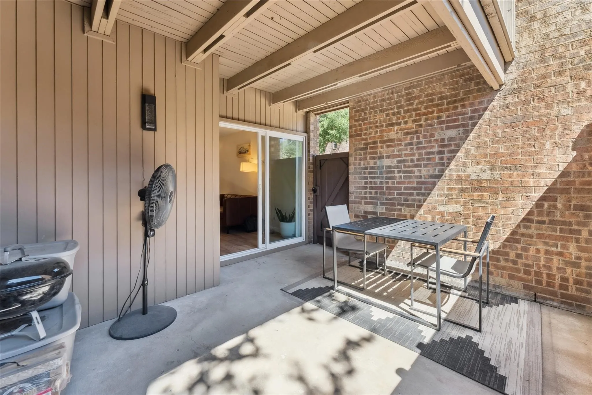 Condominium For Rent in Dallas County , 5132 Amesbury Drive 106, Dallas, Texas 75206, 1 Bedroom, 1 Bathroom, Garage spaces, 709 Sqft, built in 1970, mls#21352634, Real Estate Agent in Dallas, Homes For Rent in Dallas county, Homes For Rent in Dallas, Realtor in Dallas Texas, Real Estate Brokerage Independent Realty Texas, Luminita Cordes Realtor