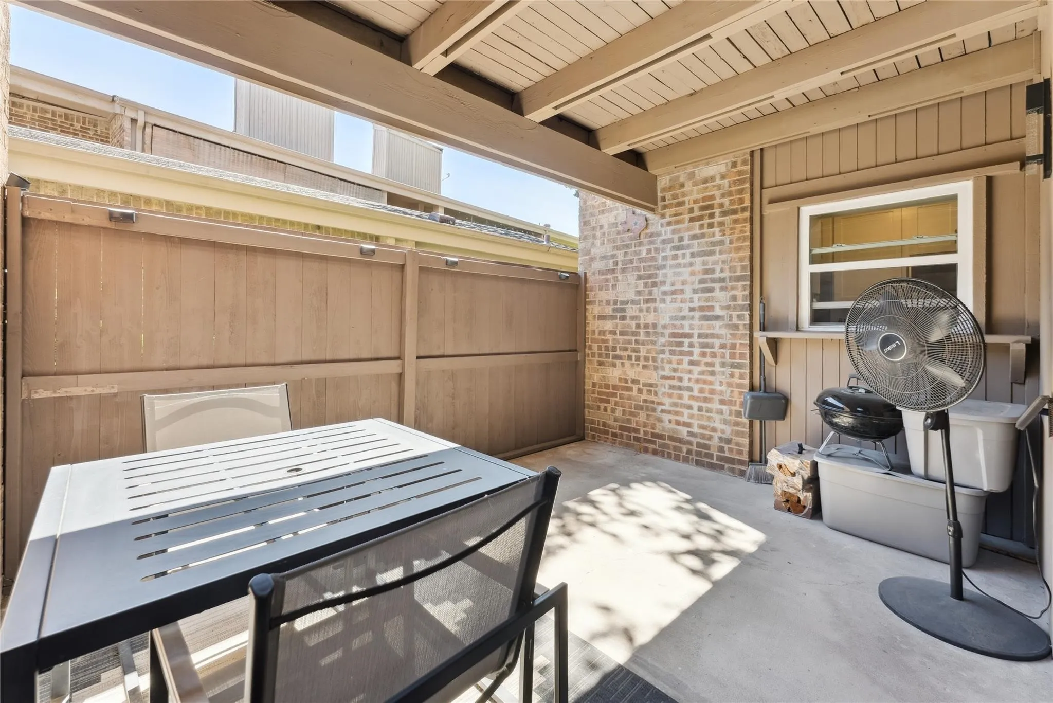 Condominium For Rent in Dallas County , 5132 Amesbury Drive 106, Dallas, Texas 75206, 1 Bedroom, 1 Bathroom, Garage spaces, 709 Sqft, built in 1970, mls#21352634, Real Estate Agent in Dallas, Homes For Rent in Dallas county, Homes For Rent in Dallas, Realtor in Dallas Texas, Real Estate Brokerage Independent Realty Texas, Luminita Cordes Realtor
