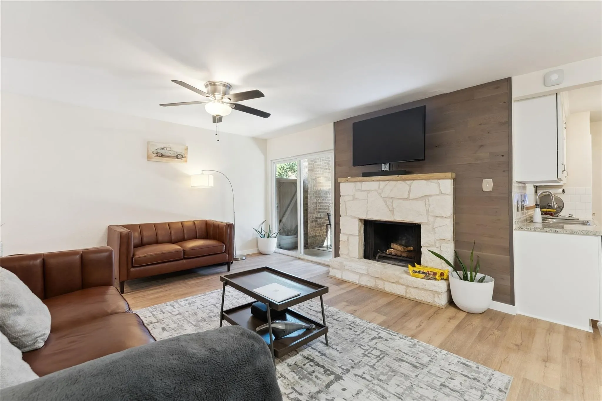 Condominium For Rent in Dallas County , 5132 Amesbury Drive 106, Dallas, Texas 75206, 1 Bedroom, 1 Bathroom, Garage spaces, 709 Sqft, built in 1970, mls#21352634, Real Estate Agent in Dallas, Homes For Rent in Dallas county, Homes For Rent in Dallas, Realtor in Dallas Texas, Real Estate Brokerage Independent Realty Texas, Luminita Cordes Realtor