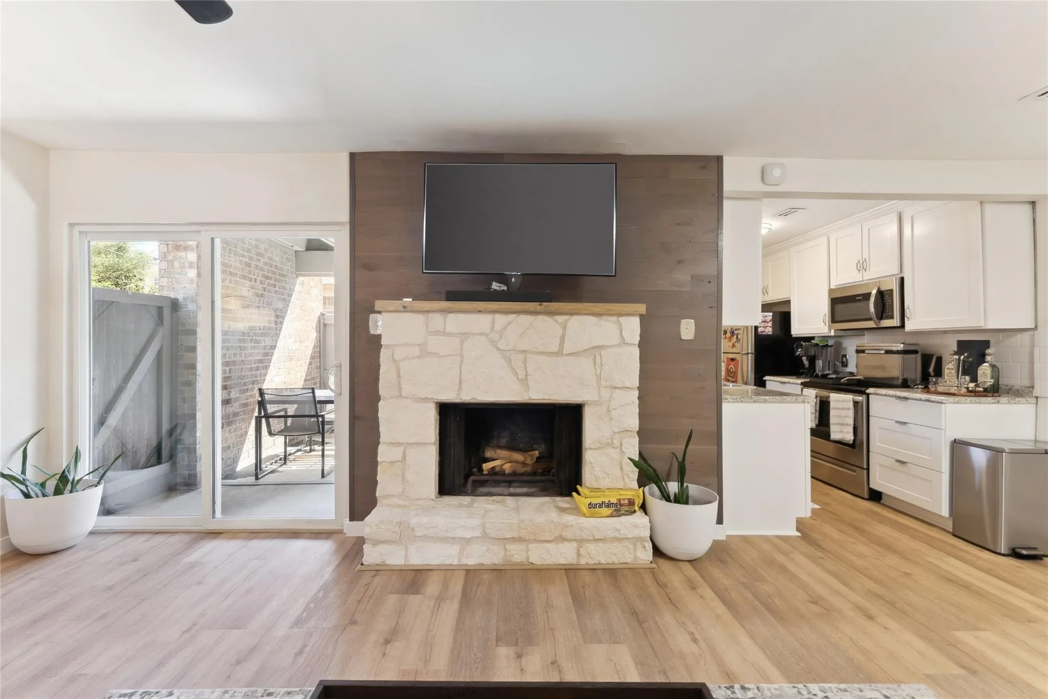 Condominium For Rent in Dallas County , 5132 Amesbury Drive 106, Dallas, Texas 75206, 1 Bedroom, 1 Bathroom, Garage spaces, 709 Sqft, built in 1970, mls#21352634, Real Estate Agent in Dallas, Homes For Rent in Dallas county, Homes For Rent in Dallas, Realtor in Dallas Texas, Real Estate Brokerage Independent Realty Texas, Luminita Cordes Realtor