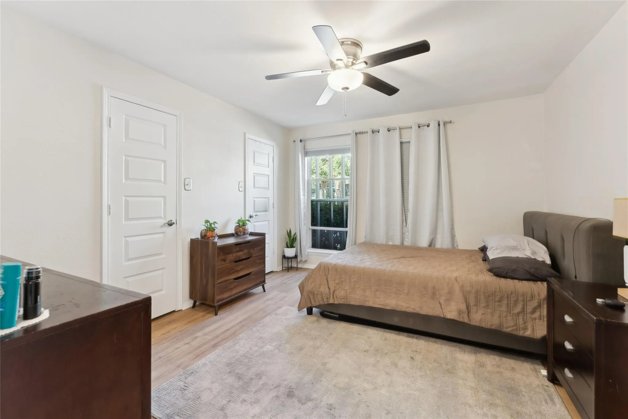 Condominium For Rent in Dallas County , 5132 Amesbury Drive 106, Dallas, Texas 75206, 1 Bedroom, 1 Bathroom, Garage spaces, 709 Sqft, built in 1970, mls#21352634, Real Estate Agent in Dallas, Homes For Rent in Dallas county, Homes For Rent in Dallas, Realtor in Dallas Texas, Real Estate Brokerage Independent Realty Texas, Luminita Cordes Realtor