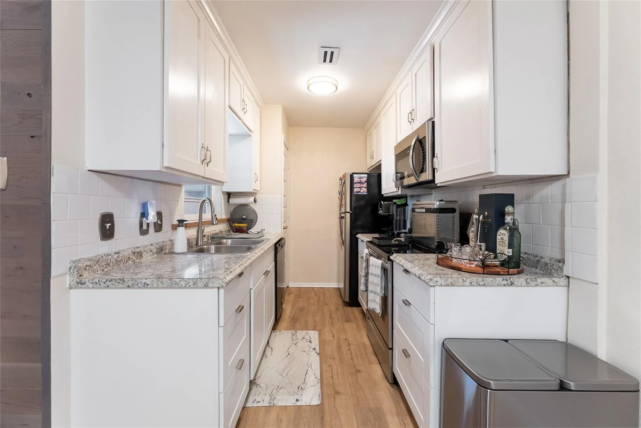 Condominium For Rent in Dallas County , 5132 Amesbury Drive 106, Dallas, Texas 75206, 1 Bedroom, 1 Bathroom, Garage spaces, 709 Sqft, built in 1970, mls#21352634, Real Estate Agent in Dallas, Homes For Rent in Dallas county, Homes For Rent in Dallas, Realtor in Dallas Texas, Real Estate Brokerage Independent Realty Texas, Luminita Cordes Realtor