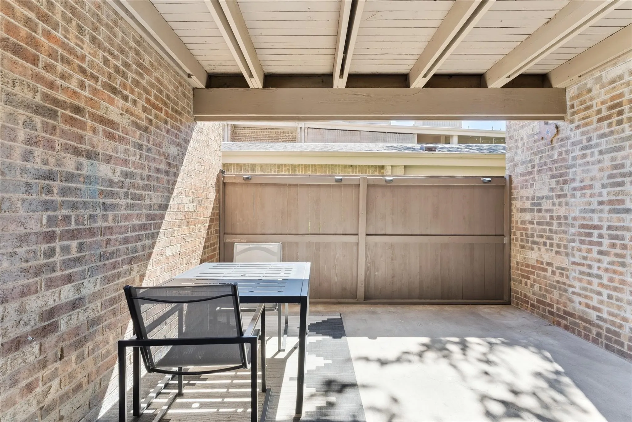 Condominium For Rent in Dallas County , 5132 Amesbury Drive 106, Dallas, Texas 75206, 1 Bedroom, 1 Bathroom, Garage spaces, 709 Sqft, built in 1970, mls#21352634, Real Estate Agent in Dallas, Homes For Rent in Dallas county, Homes For Rent in Dallas, Realtor in Dallas Texas, Real Estate Brokerage Independent Realty Texas, Luminita Cordes Realtor