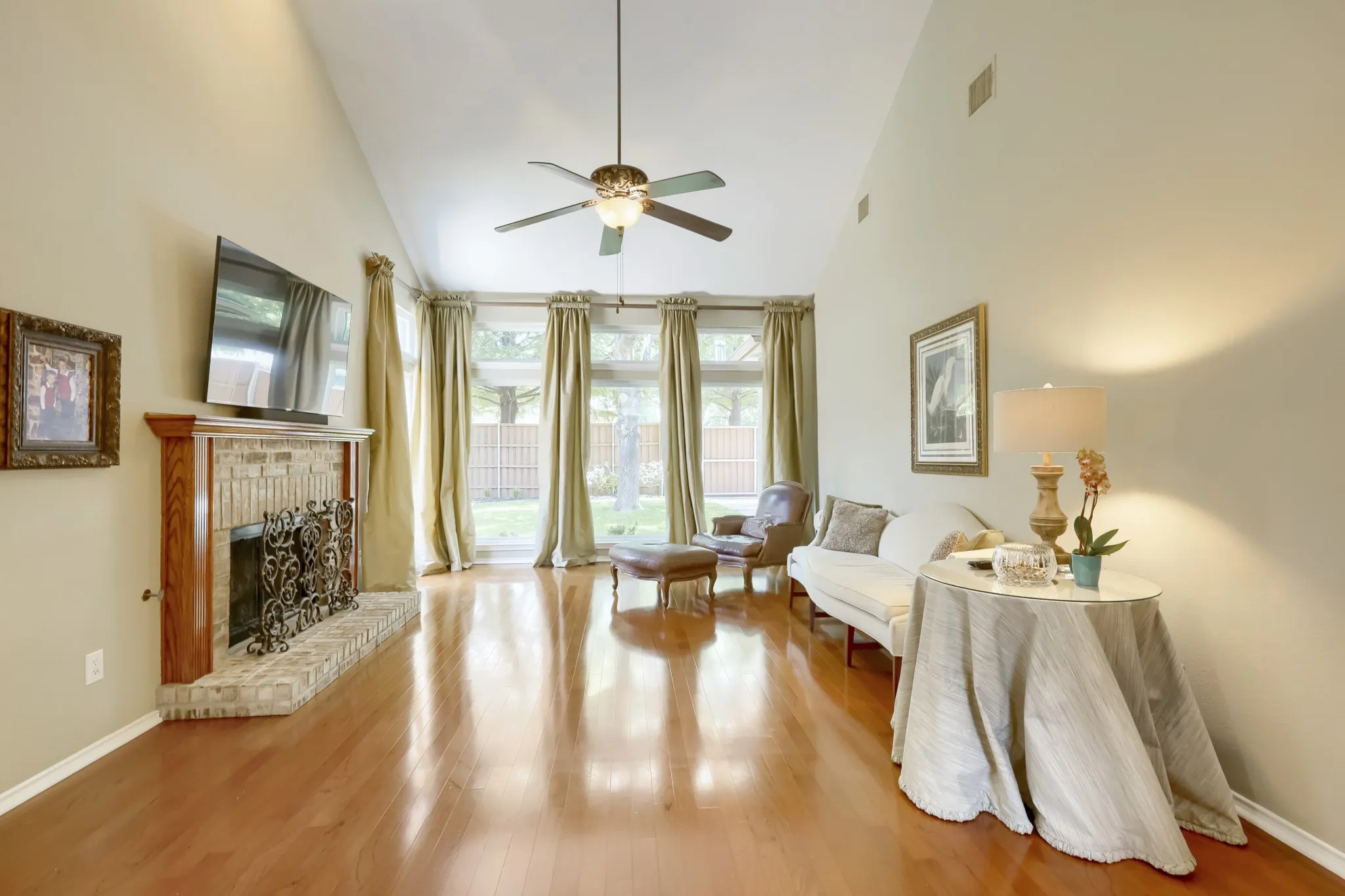 Single Family Residence For Sale in Collin County , 10613 Memphis Drive, Frisco, Texas 75035, 3 Bedroom, 3 Bathroom, 2 Garage spaces, 2,259 Sqft, built in 1995, mls#21352612, Real Estate Agent in Frisco, Homes For Sale in Collin county, Homes For Sale in Frisco, Realtor in Frisco Texas, Real Estate Brokerage Independent Realty Texas, Luminita Cordes Realtor