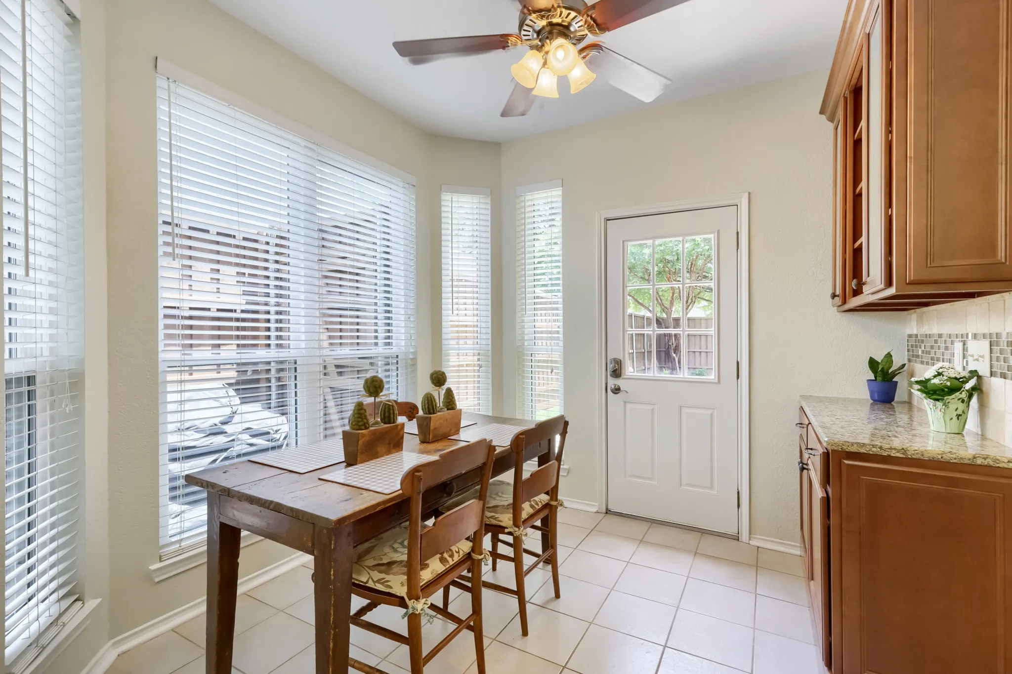 Single Family Residence For Sale in Collin County , 10613 Memphis Drive, Frisco, Texas 75035, 3 Bedroom, 3 Bathroom, 2 Garage spaces, 2,259 Sqft, built in 1995, mls#21352612, Real Estate Agent in Frisco, Homes For Sale in Collin county, Homes For Sale in Frisco, Realtor in Frisco Texas, Real Estate Brokerage Independent Realty Texas, Luminita Cordes Realtor