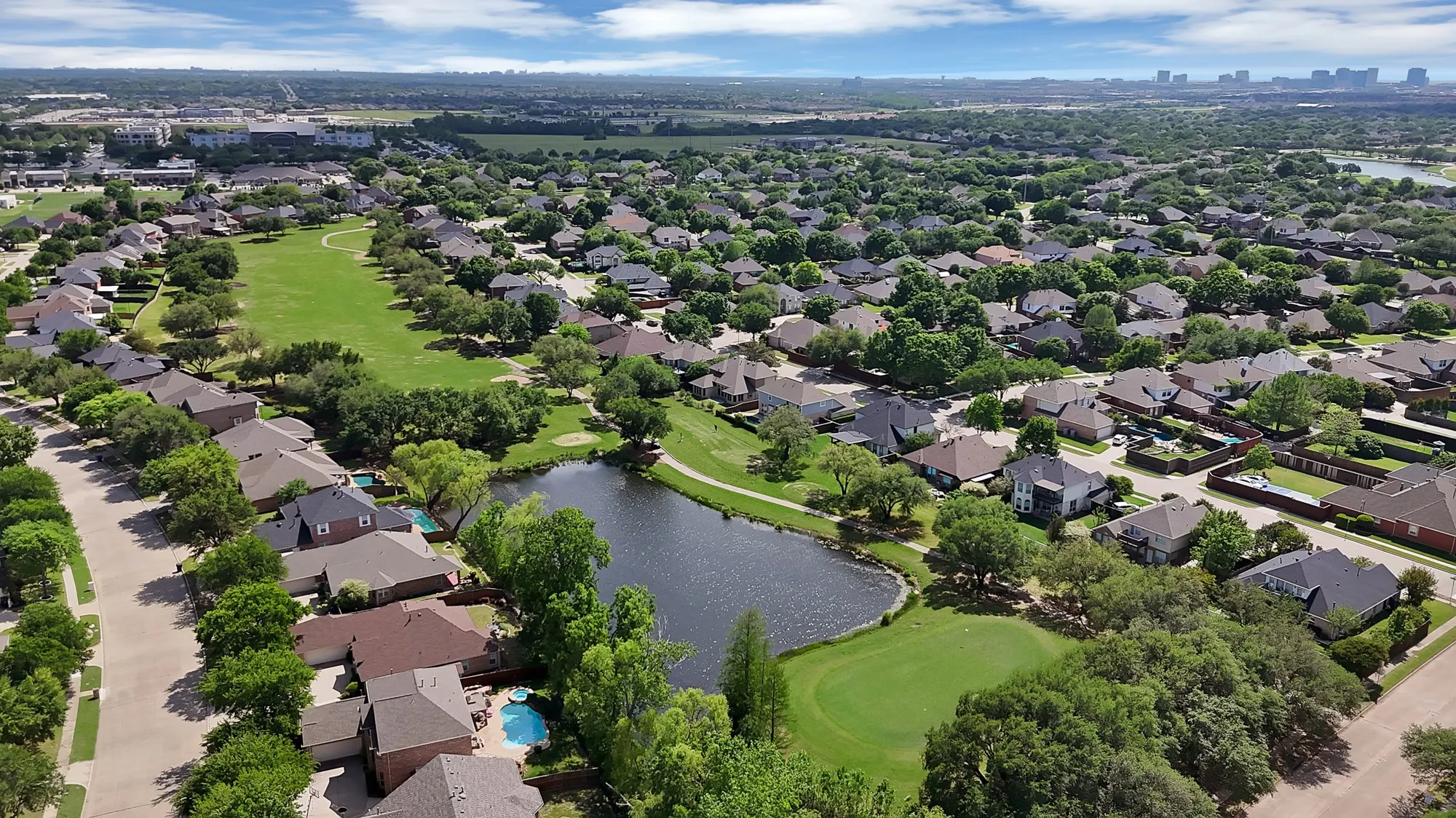 Single Family Residence For Sale in Collin County , 10613 Memphis Drive, Frisco, Texas 75035, 3 Bedroom, 3 Bathroom, 2 Garage spaces, 2,259 Sqft, built in 1995, mls#21352612, Real Estate Agent in Frisco, Homes For Sale in Collin county, Homes For Sale in Frisco, Realtor in Frisco Texas, Real Estate Brokerage Independent Realty Texas, Luminita Cordes Realtor