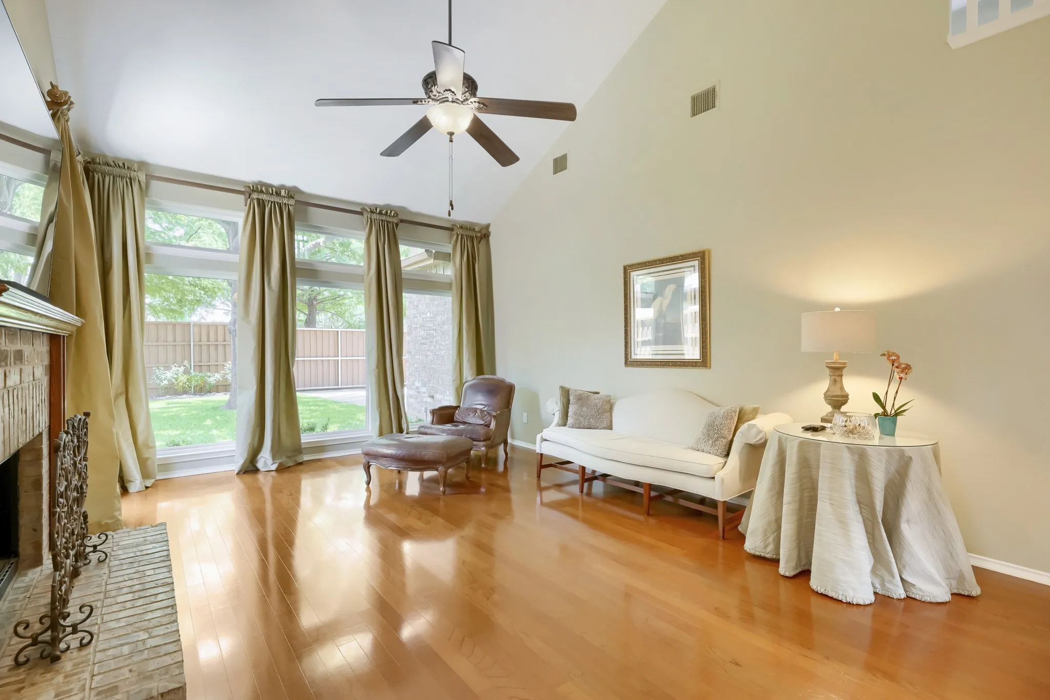 Single Family Residence For Sale in Collin County , 10613 Memphis Drive, Frisco, Texas 75035, 3 Bedroom, 3 Bathroom, 2 Garage spaces, 2,259 Sqft, built in 1995, mls#21352612, Real Estate Agent in Frisco, Homes For Sale in Collin county, Homes For Sale in Frisco, Realtor in Frisco Texas, Real Estate Brokerage Independent Realty Texas, Luminita Cordes Realtor