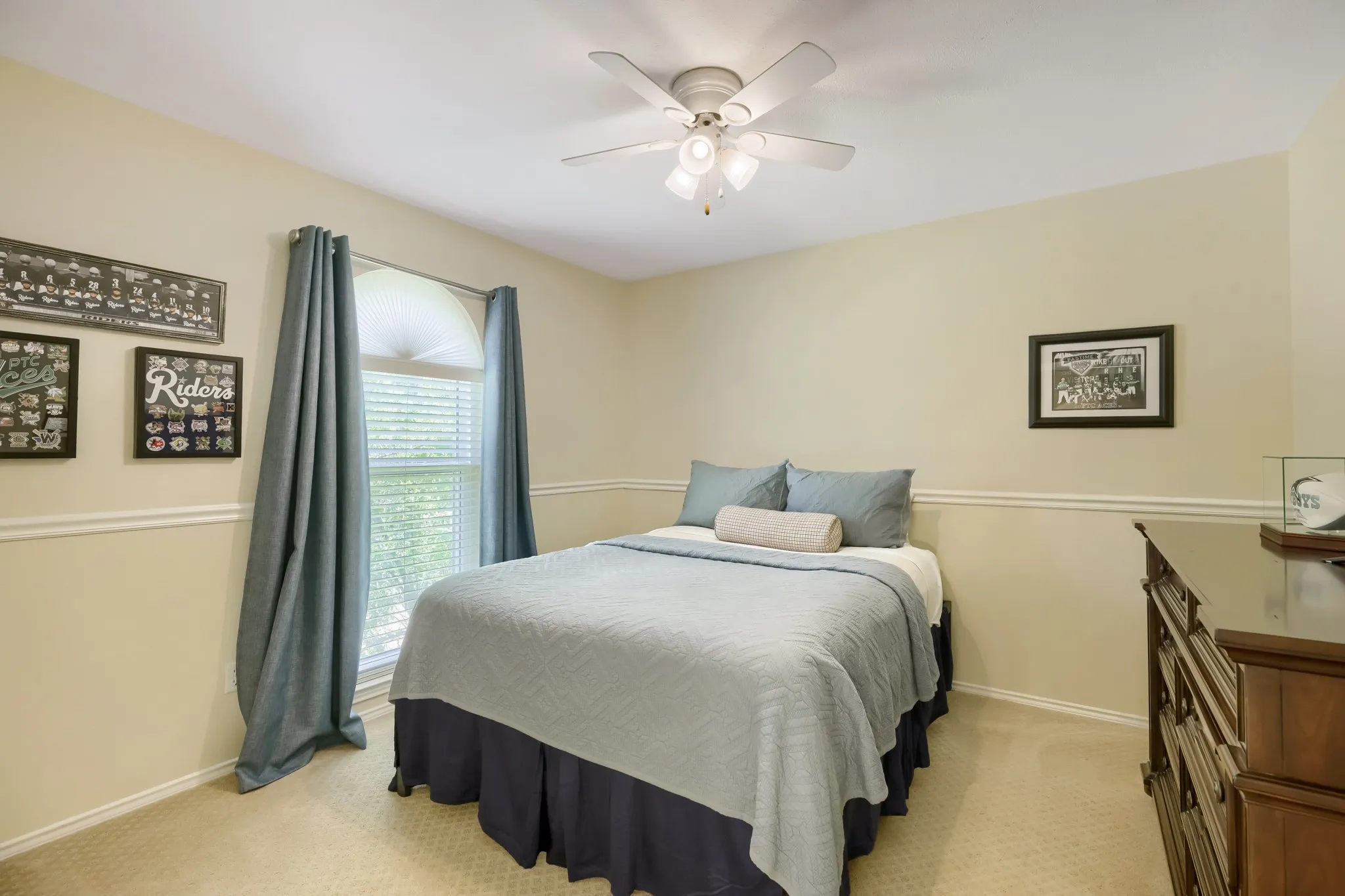 Single Family Residence For Sale in Collin County , 10613 Memphis Drive, Frisco, Texas 75035, 3 Bedroom, 3 Bathroom, 2 Garage spaces, 2,259 Sqft, built in 1995, mls#21352612, Real Estate Agent in Frisco, Homes For Sale in Collin county, Homes For Sale in Frisco, Realtor in Frisco Texas, Real Estate Brokerage Independent Realty Texas, Luminita Cordes Realtor