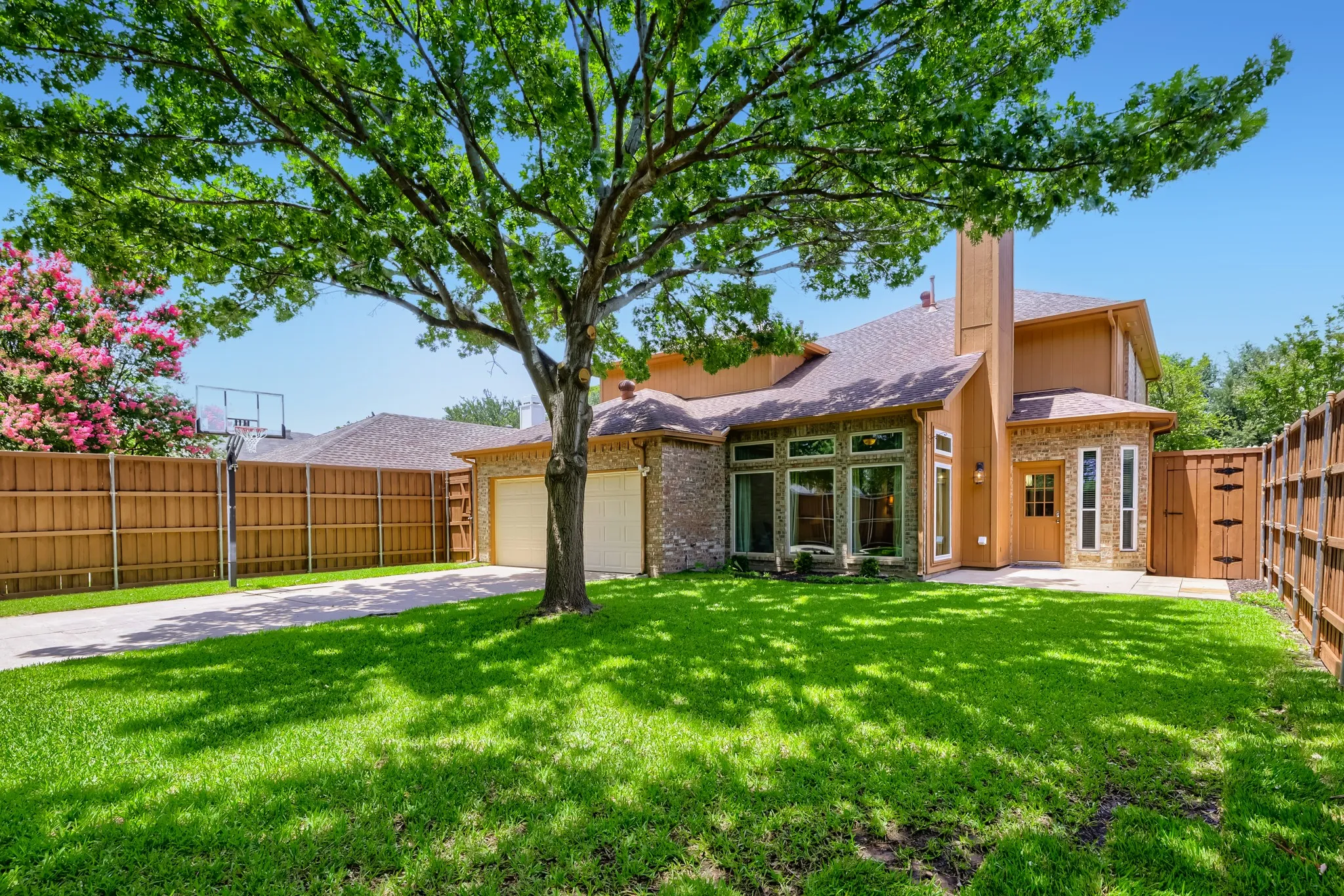 Single Family Residence For Sale in Collin County , 10613 Memphis Drive, Frisco, Texas 75035, 3 Bedroom, 3 Bathroom, 2 Garage spaces, 2,259 Sqft, built in 1995, mls#21352612, Real Estate Agent in Frisco, Homes For Sale in Collin county, Homes For Sale in Frisco, Realtor in Frisco Texas, Real Estate Brokerage Independent Realty Texas, Luminita Cordes Realtor