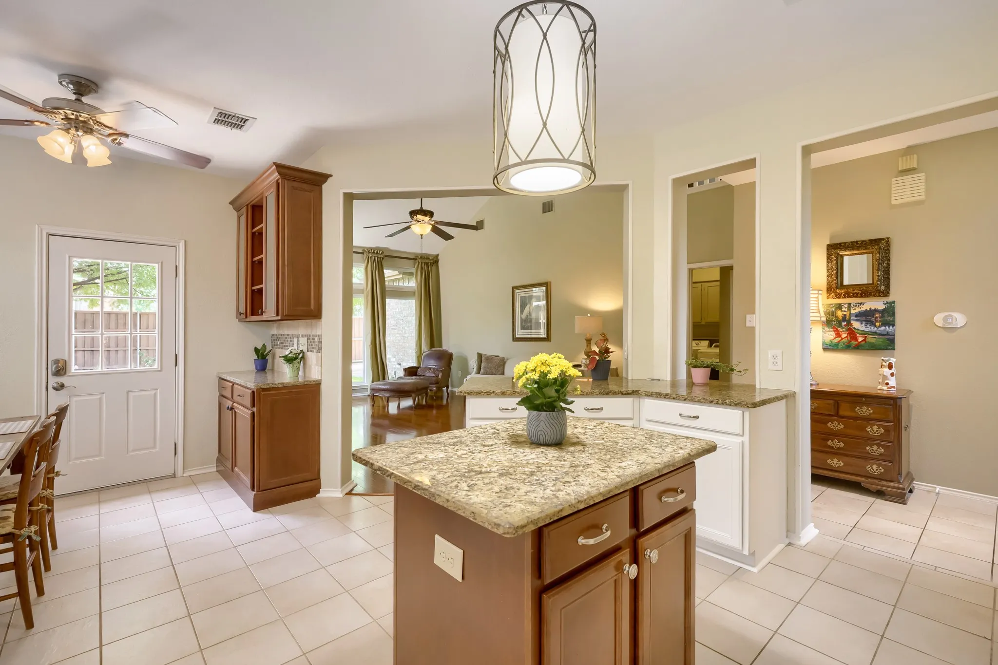 Single Family Residence For Sale in Collin County , 10613 Memphis Drive, Frisco, Texas 75035, 3 Bedroom, 3 Bathroom, 2 Garage spaces, 2,259 Sqft, built in 1995, mls#21352612, Real Estate Agent in Frisco, Homes For Sale in Collin county, Homes For Sale in Frisco, Realtor in Frisco Texas, Real Estate Brokerage Independent Realty Texas, Luminita Cordes Realtor