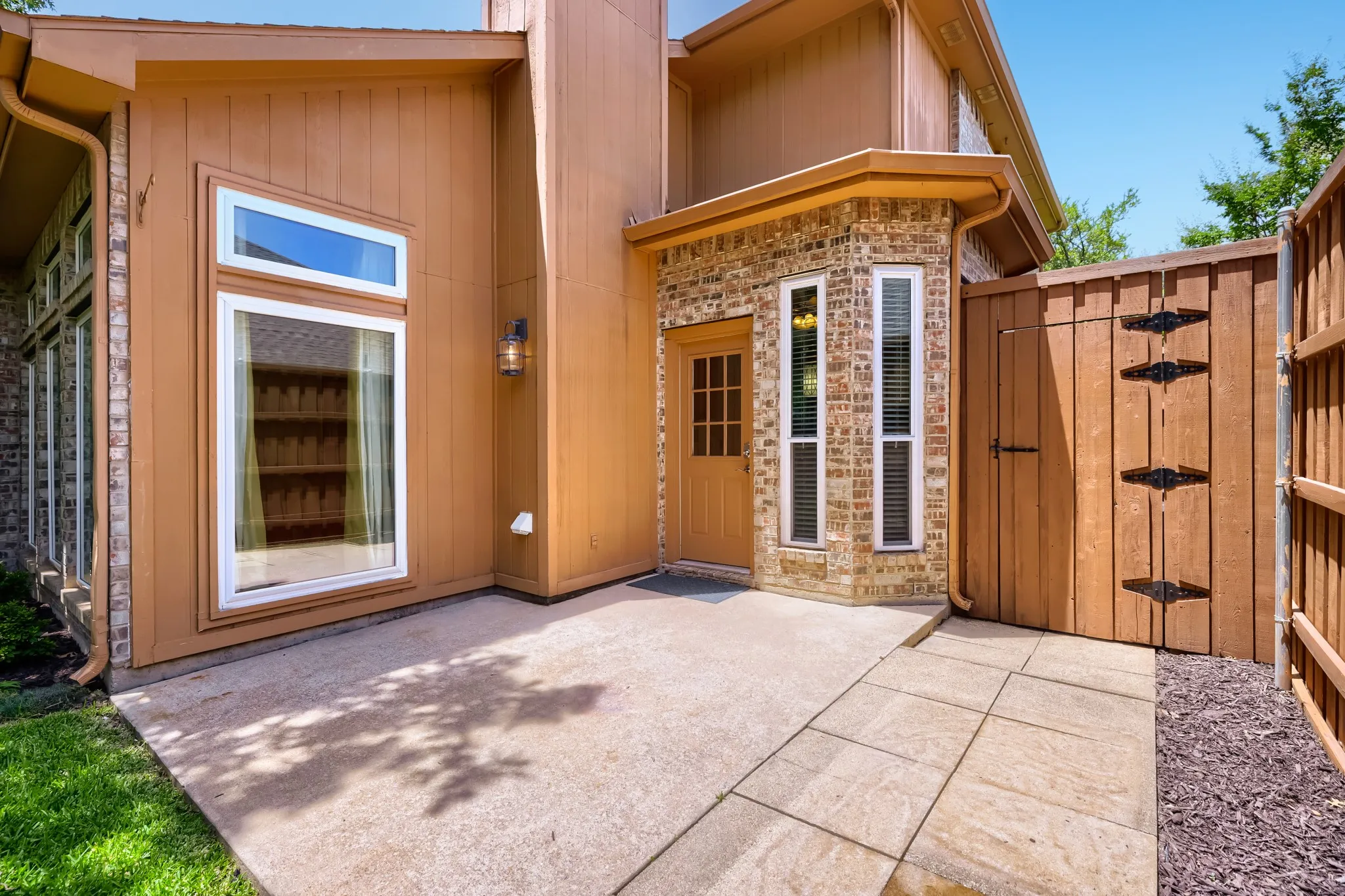 Single Family Residence For Sale in Collin County , 10613 Memphis Drive, Frisco, Texas 75035, 3 Bedroom, 3 Bathroom, 2 Garage spaces, 2,259 Sqft, built in 1995, mls#21352612, Real Estate Agent in Frisco, Homes For Sale in Collin county, Homes For Sale in Frisco, Realtor in Frisco Texas, Real Estate Brokerage Independent Realty Texas, Luminita Cordes Realtor