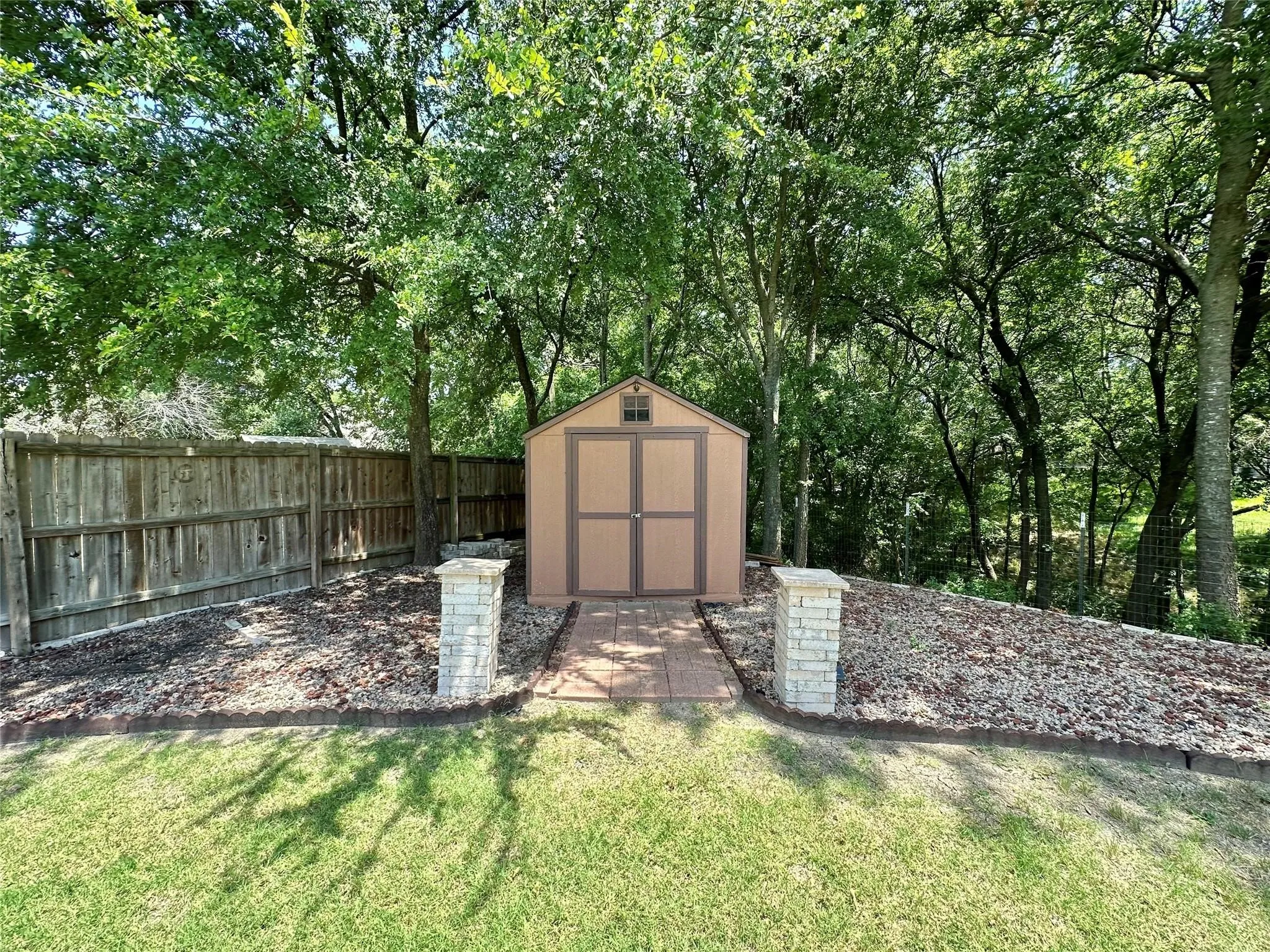 Single Family Residence For Rent in Grayson County , 1509 Creekside Avenue, Sherman, Texas 75092, 4 Bedroom, 2 Bathroom, 2 Garage spaces, 1,873 Sqft, built in 2000, mls#21352598, Real Estate Agent in Sherman, Homes For Rent in Grayson county, Homes For Rent in Sherman, Realtor in Sherman Texas, Real Estate Brokerage Independent Realty Texas, Luminita Cordes Realtor